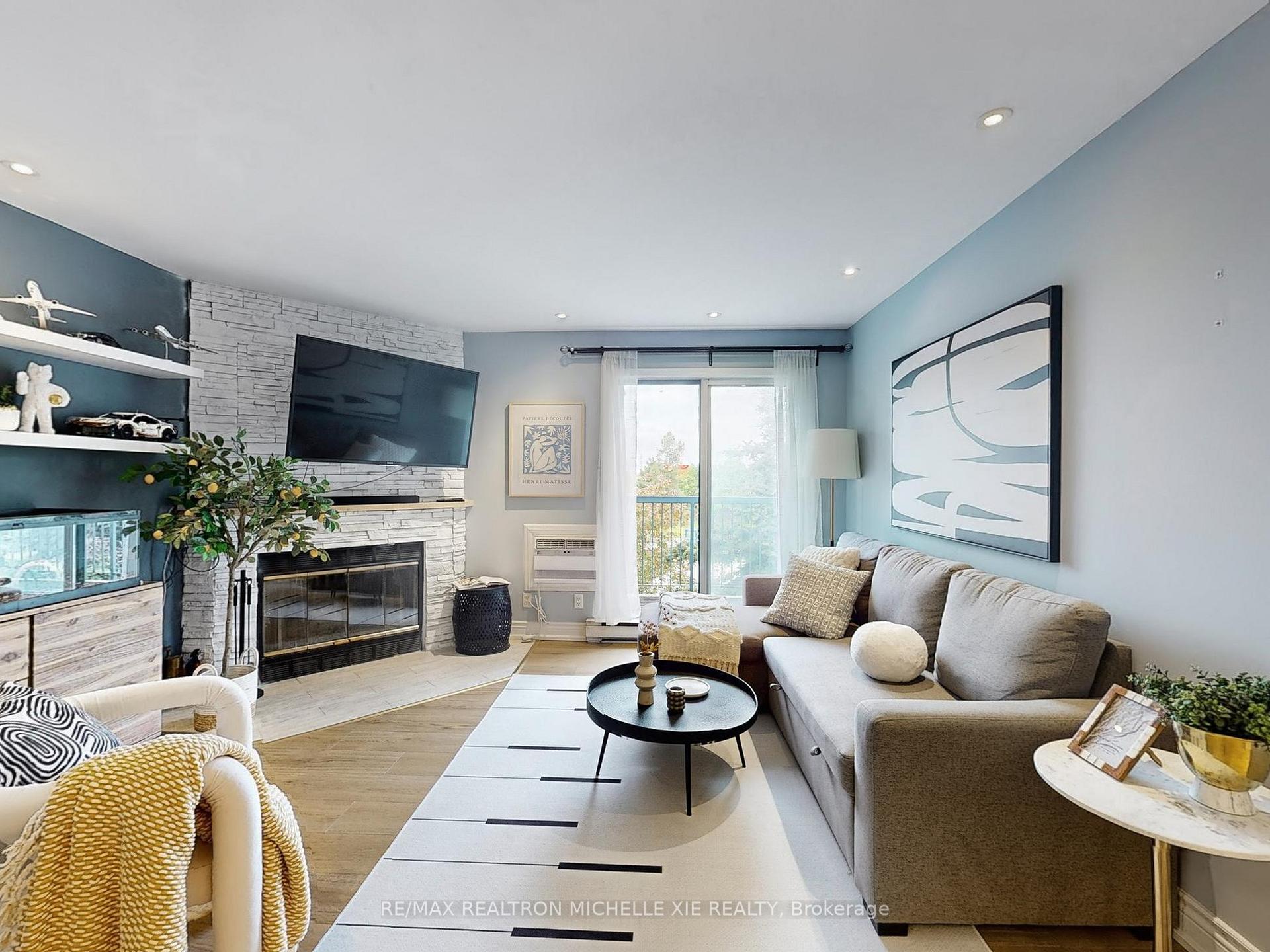 2 Bedrooms Condo at 65 Trailwood, Mississauga For sale