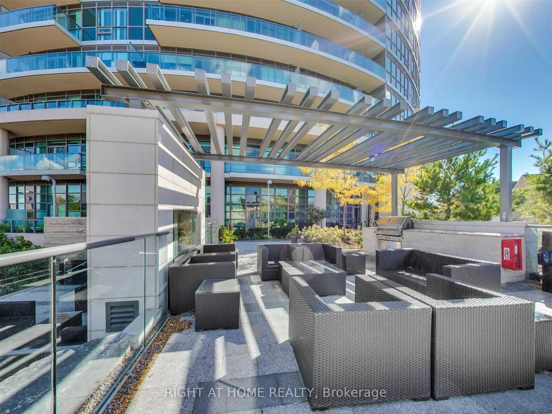 3 Bedrooms Condo at 35 Brian Peck, Toronto For sale