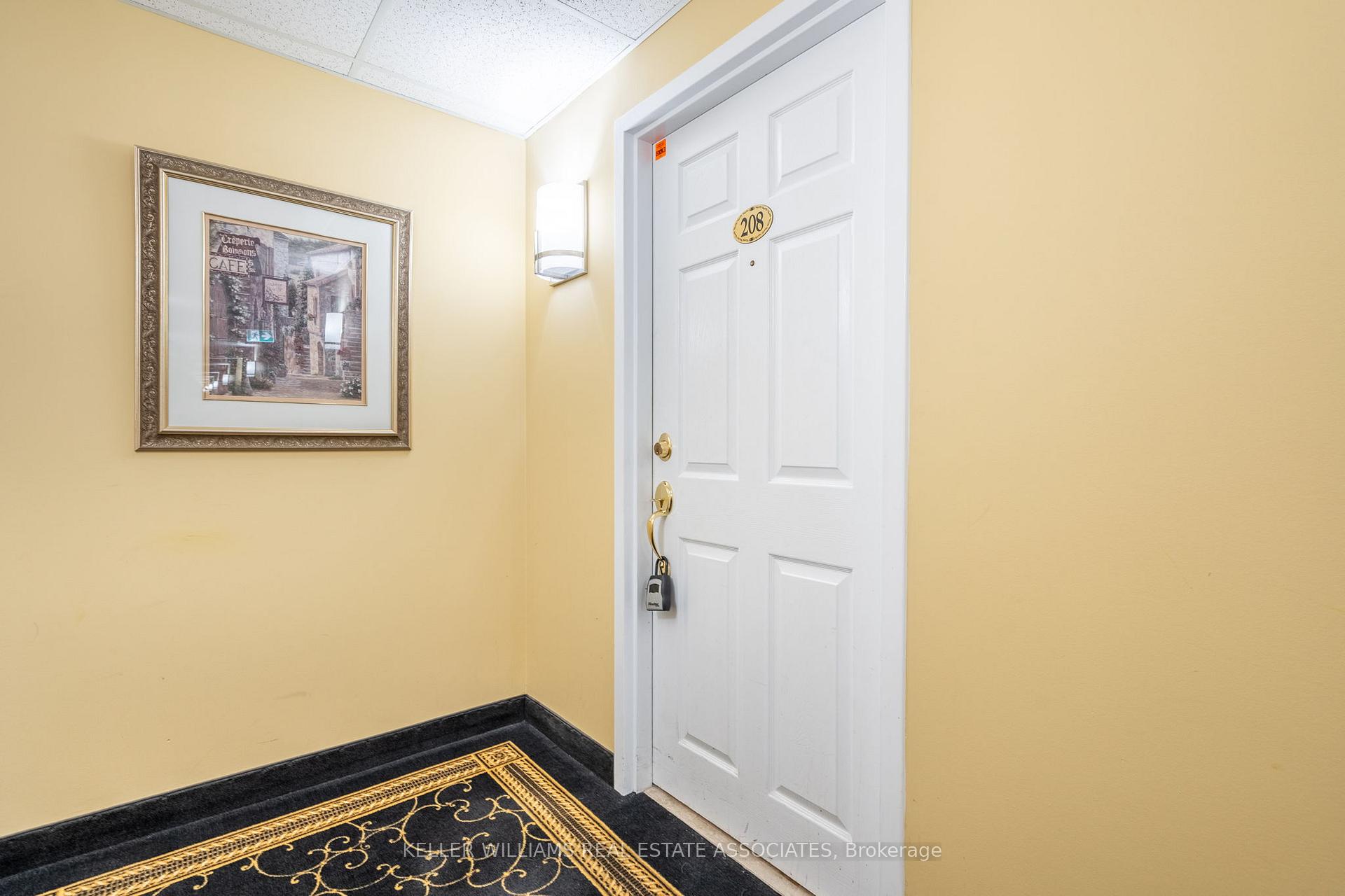 2 Bedrooms Condo at 216 Plains, Burlington For sale