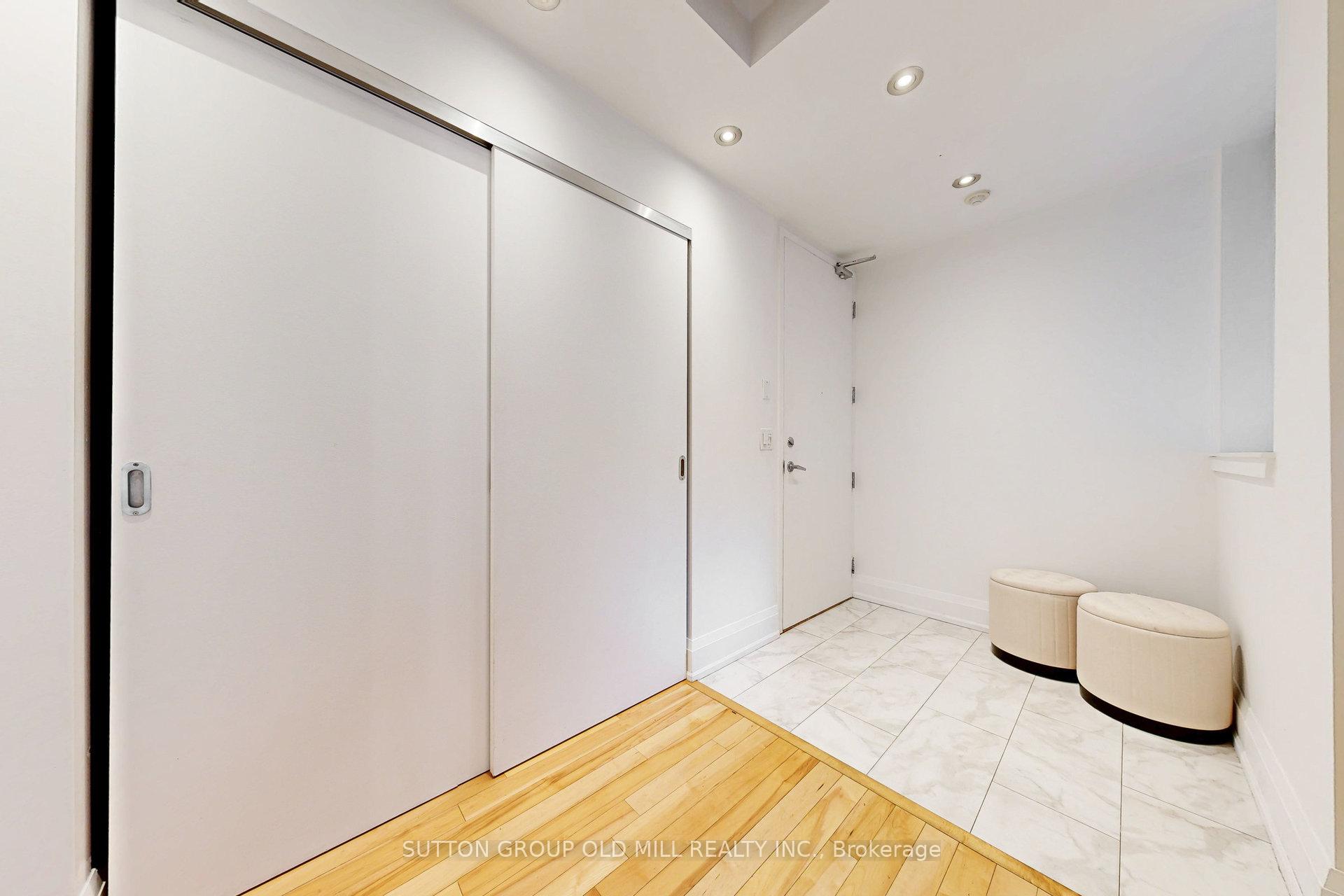 2 Bedrooms Condo at 62 Niagara, Toronto For sale