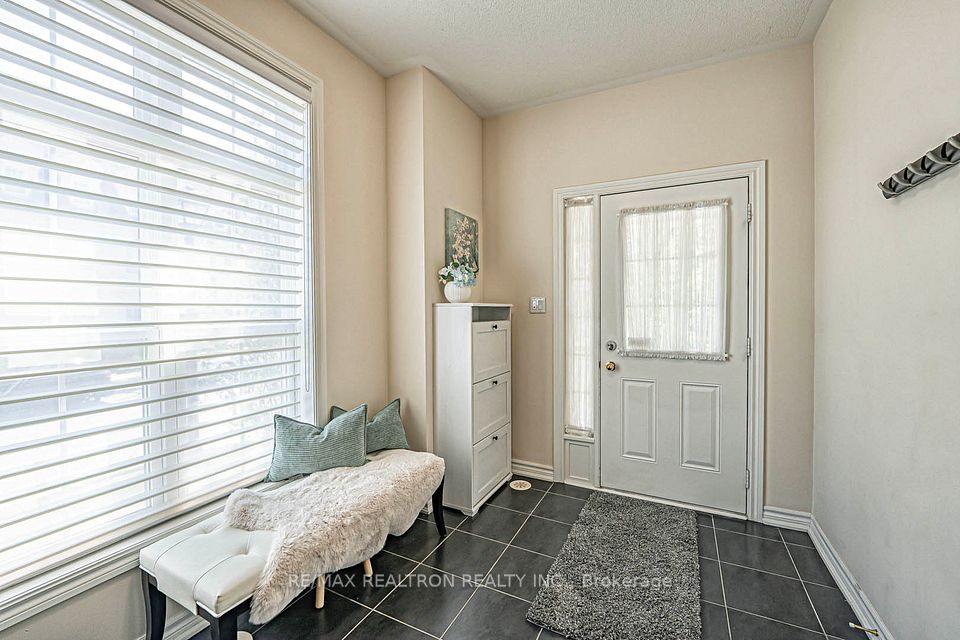 1 Ruskov Lane, Markham, ON L6C 0P1