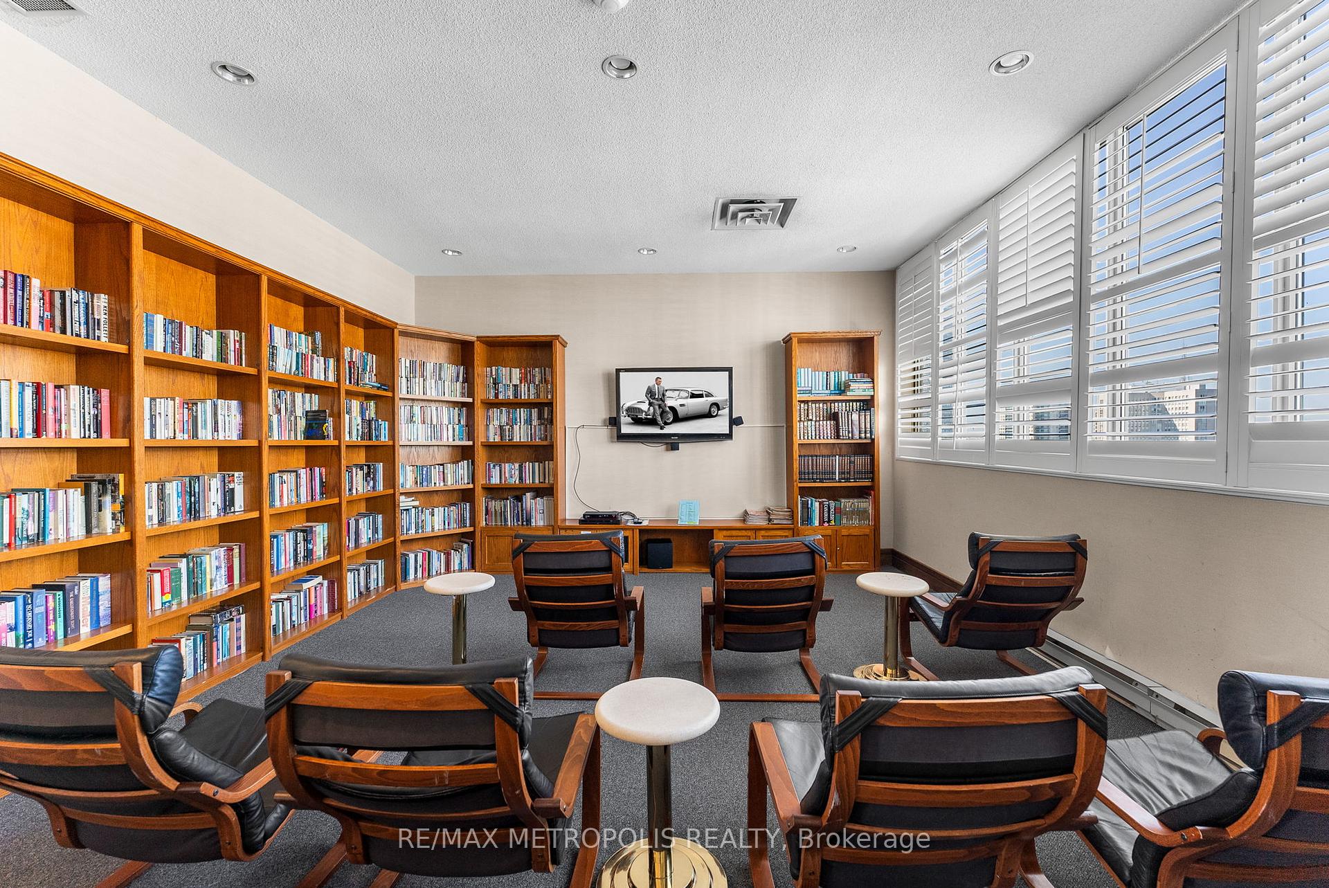 1 Bedroom Condo at 55 Elm, Mississauga For sale