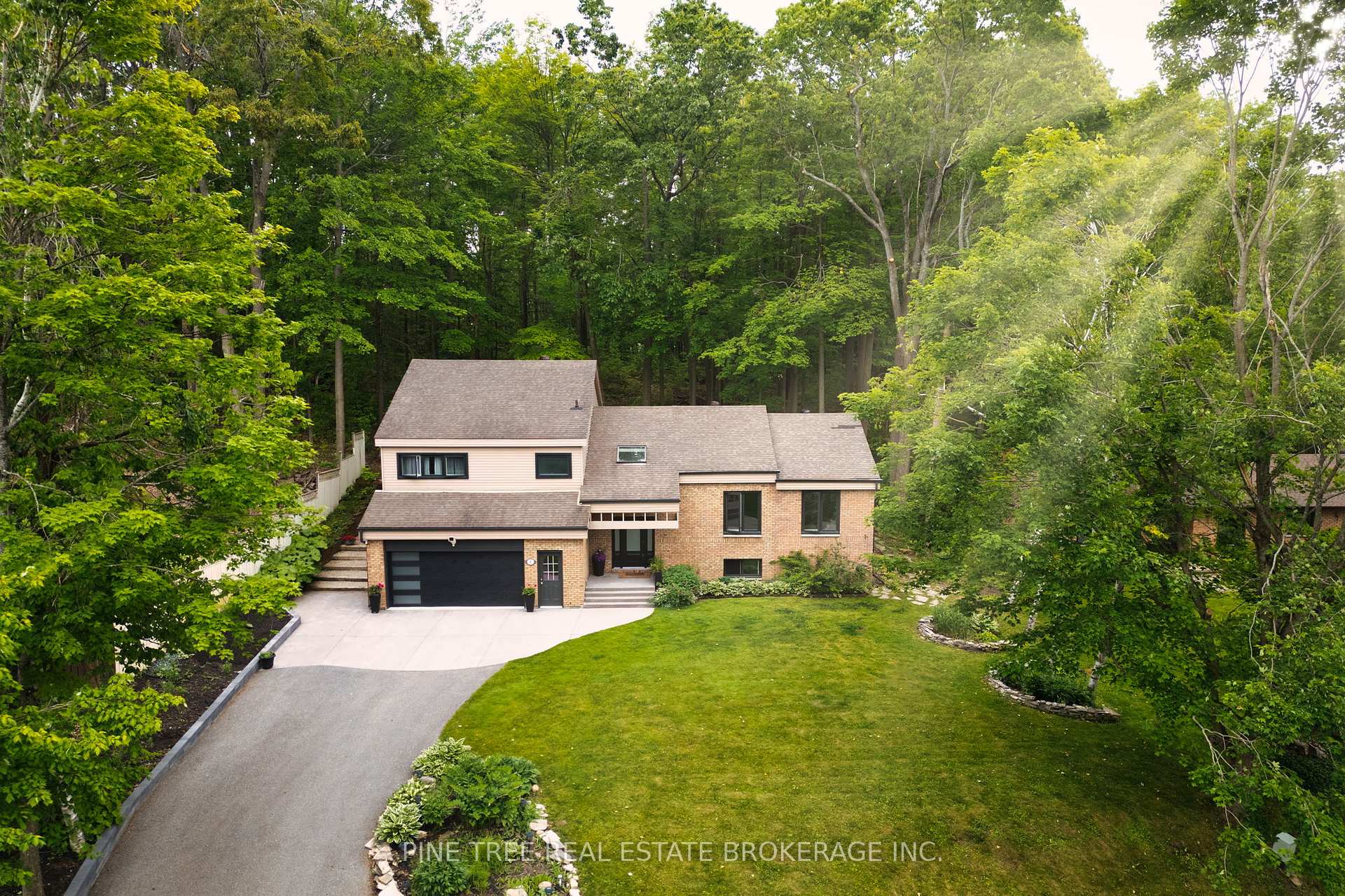 8 Frid Boulevard, Springwater, ON L9X 0P5