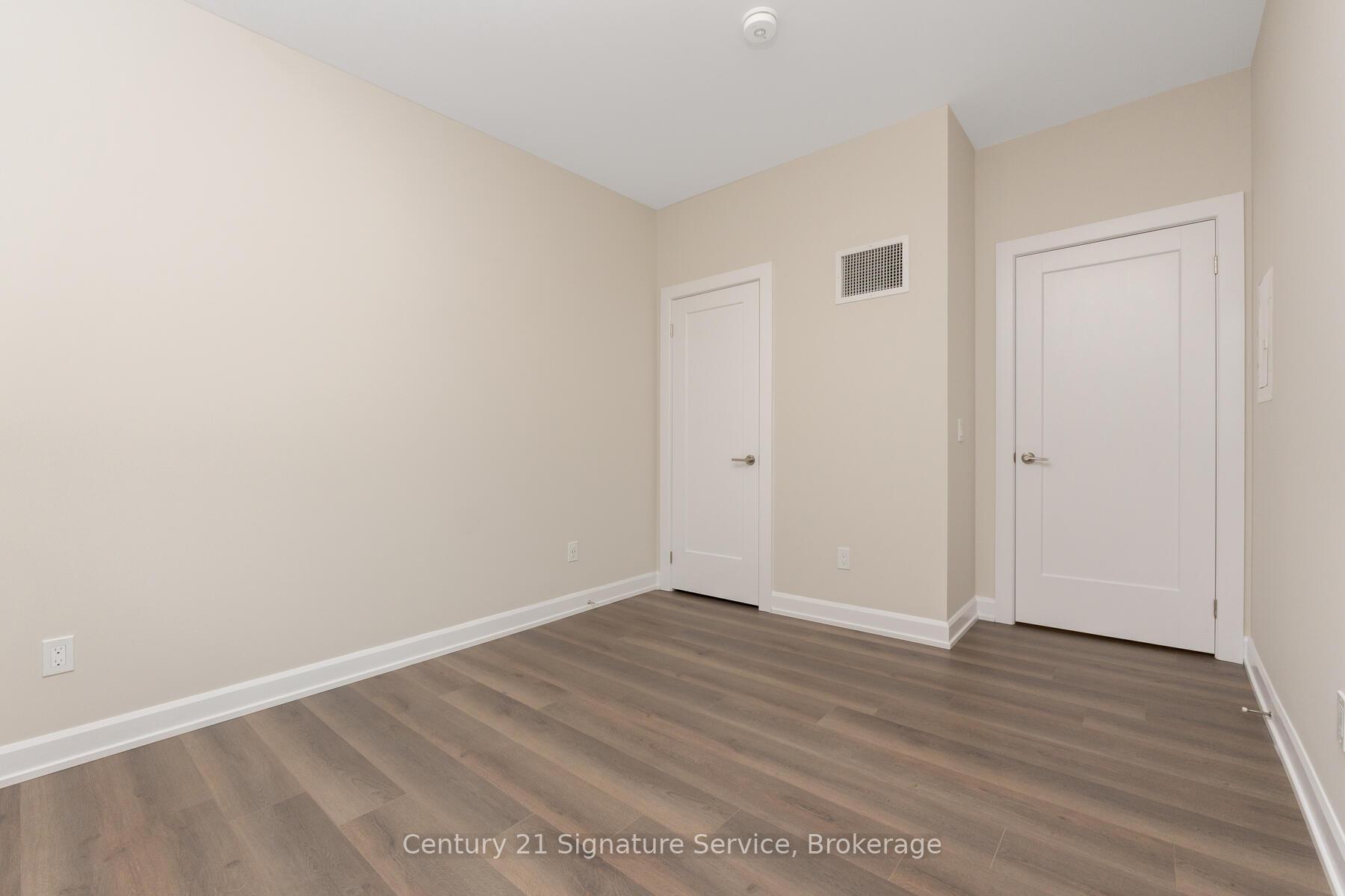 2 Bedrooms Condo at 3220 William Coltson, Oakville For sale
