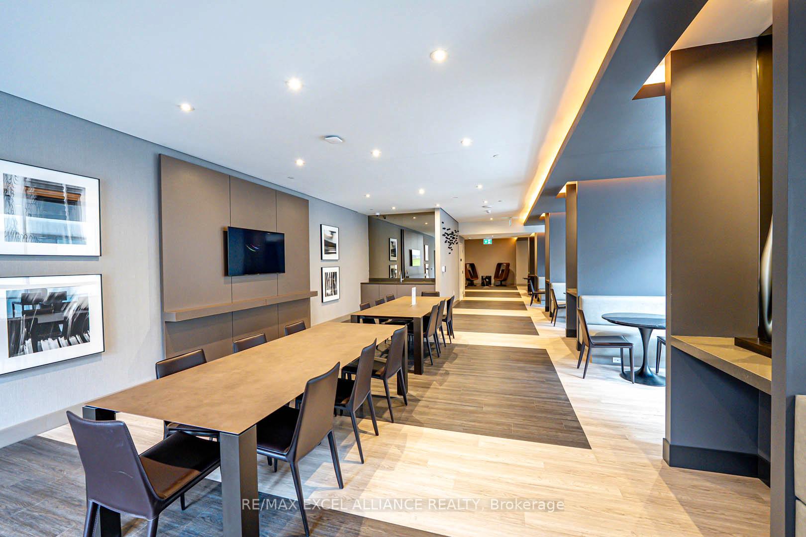 1 Bedroom Condo at 8 Cumberland,  Toronto For sale