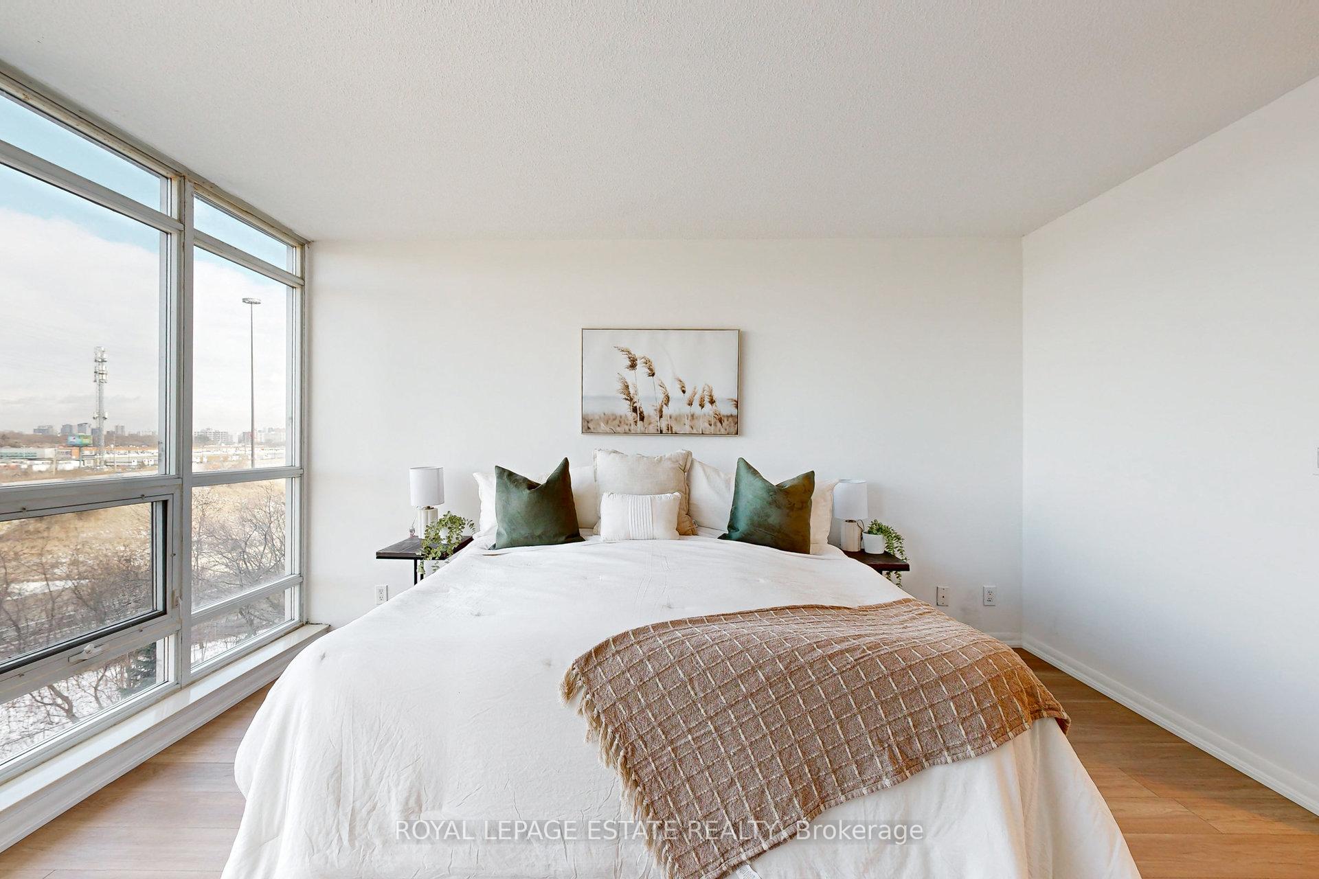 2 Bedrooms Condo at 185 Legion,  Toronto For sale