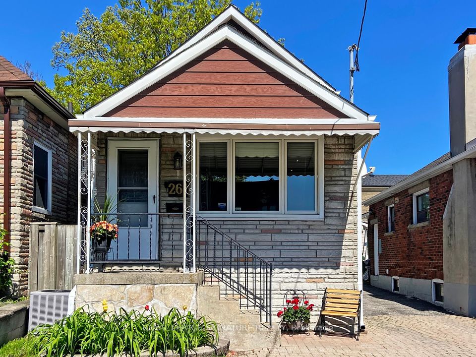 261 Glebemount Avenue, Toronto, ON M4C 3T7