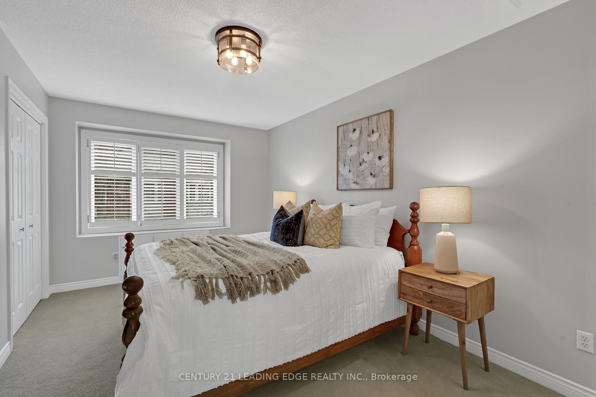 3 Bedrooms Condo at 2435 Woodward,  Burlington For sale