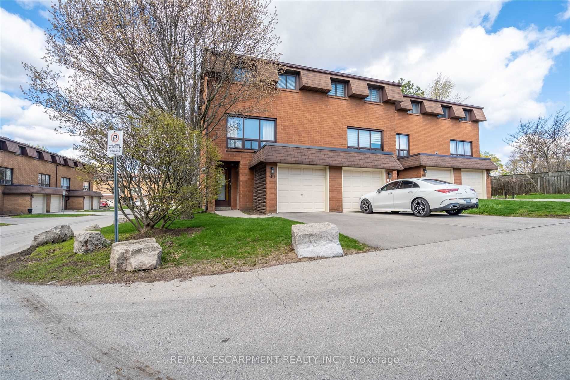 3 Bedrooms Condo at 500 Stone Church,  Hamilton For sale