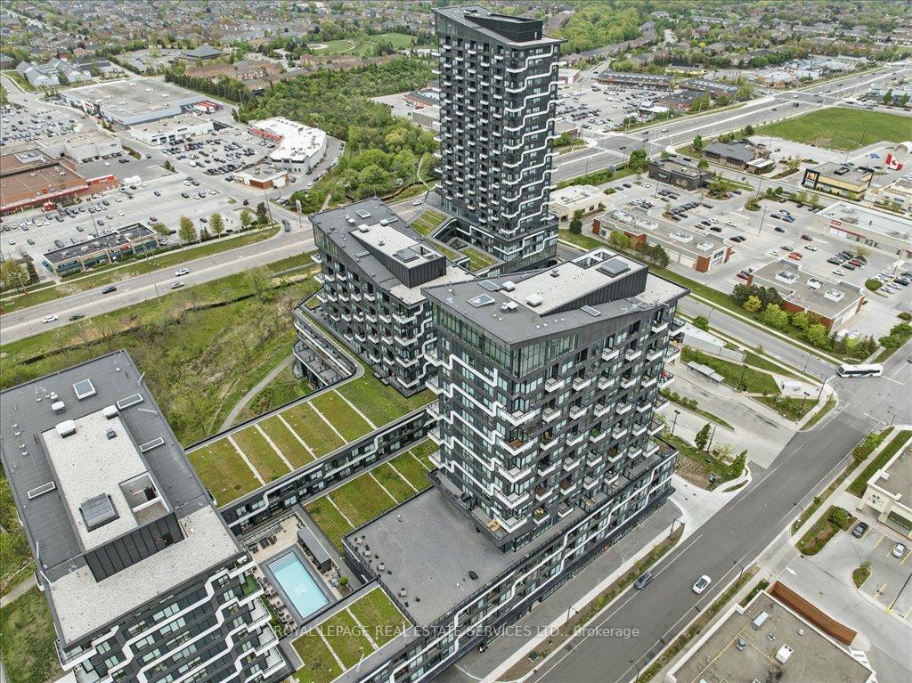 3 Bedrooms Condo at 2489 Taunton, Oakville For sale