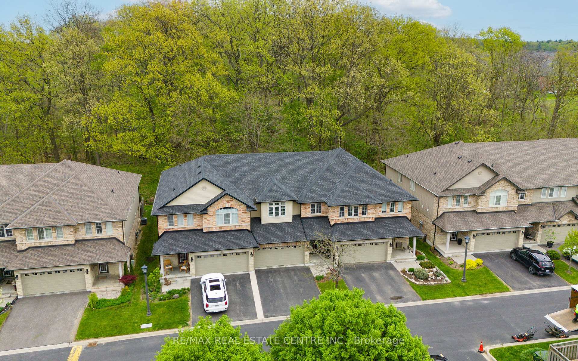 3 Bedrooms Condo at 441 Stonehenge, Hamilton For sale
