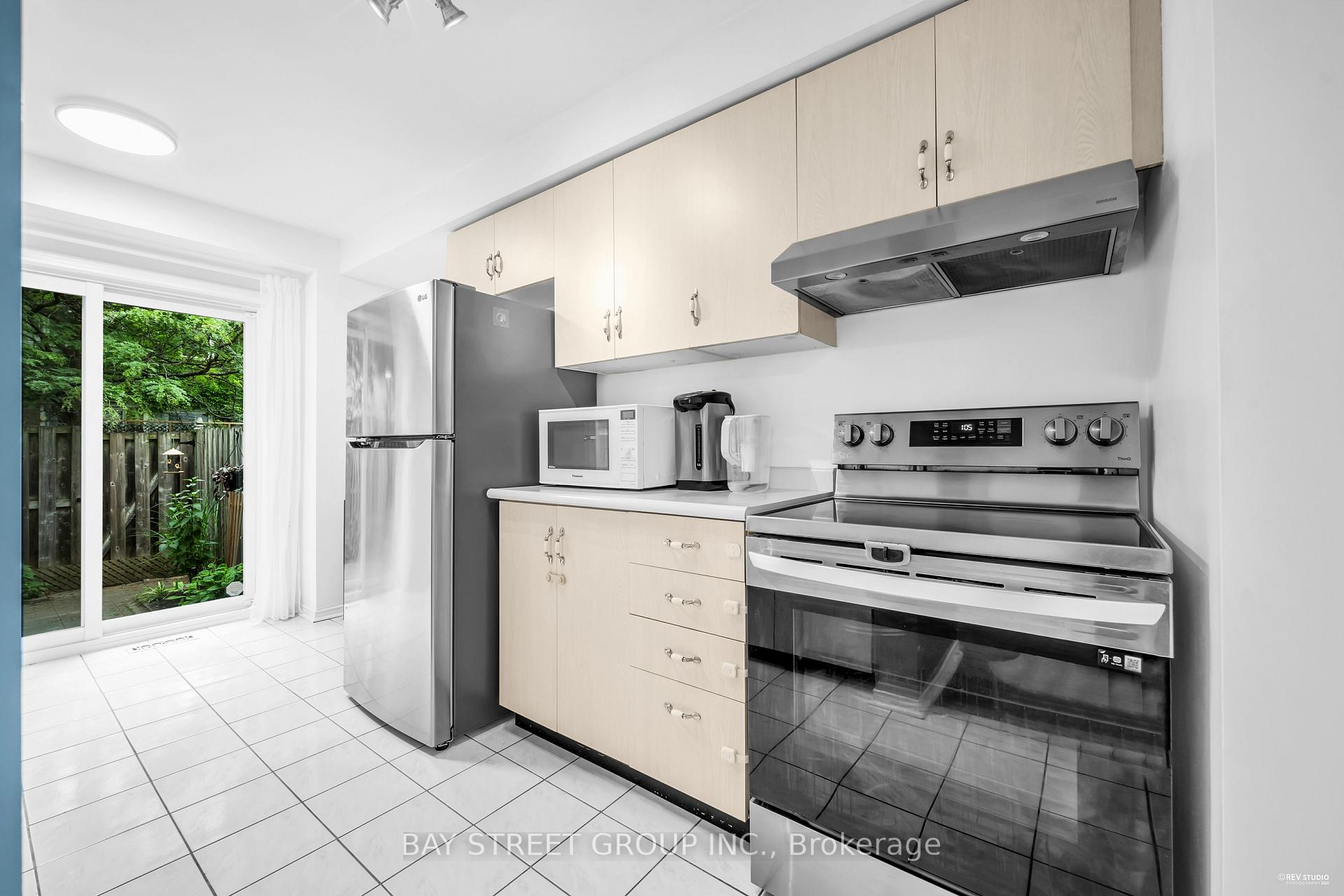 3 Bedrooms Condo at 1240 Westview, Oakville For sale