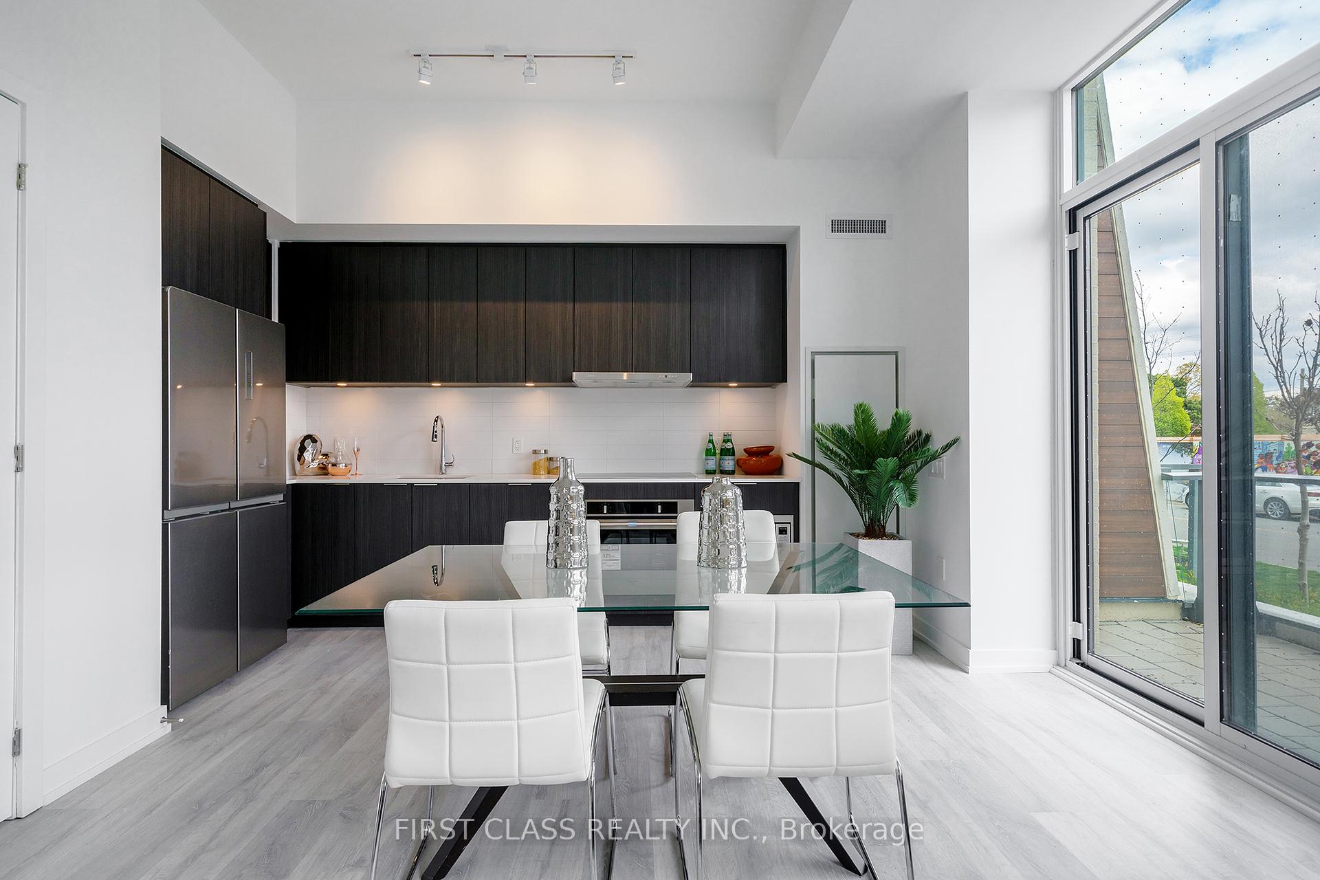 3 Bedrooms Condo at 8 Olympic Gdn, Toronto For sale