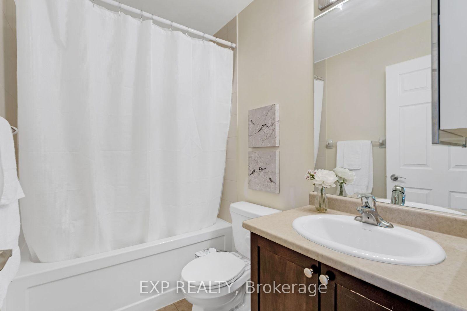 2 Bedrooms Condo at 339 Rathburn, Mississauga For sale