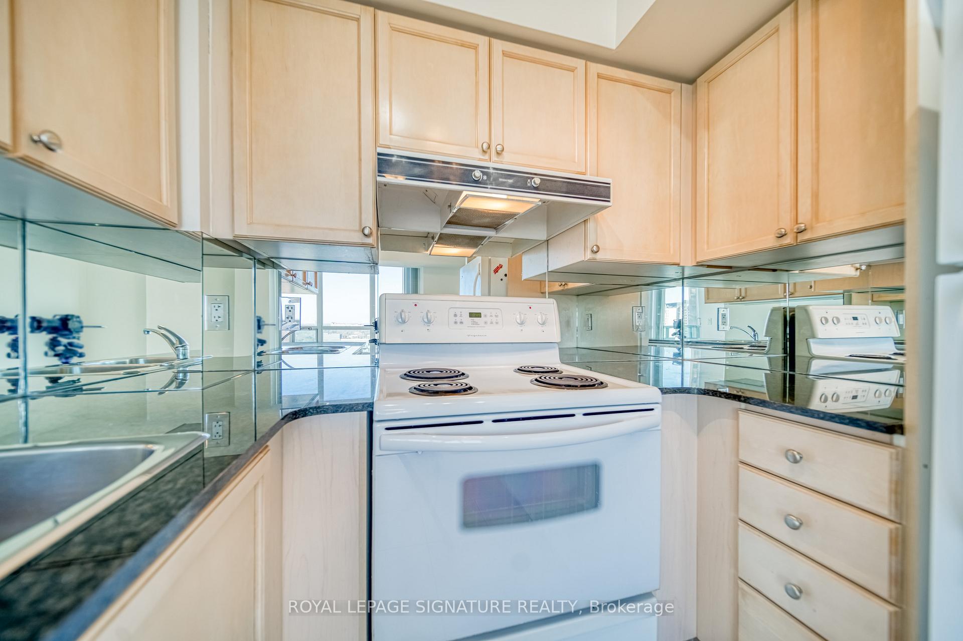 1 Bedroom Condo at 17 Barberry, Toronto For sale