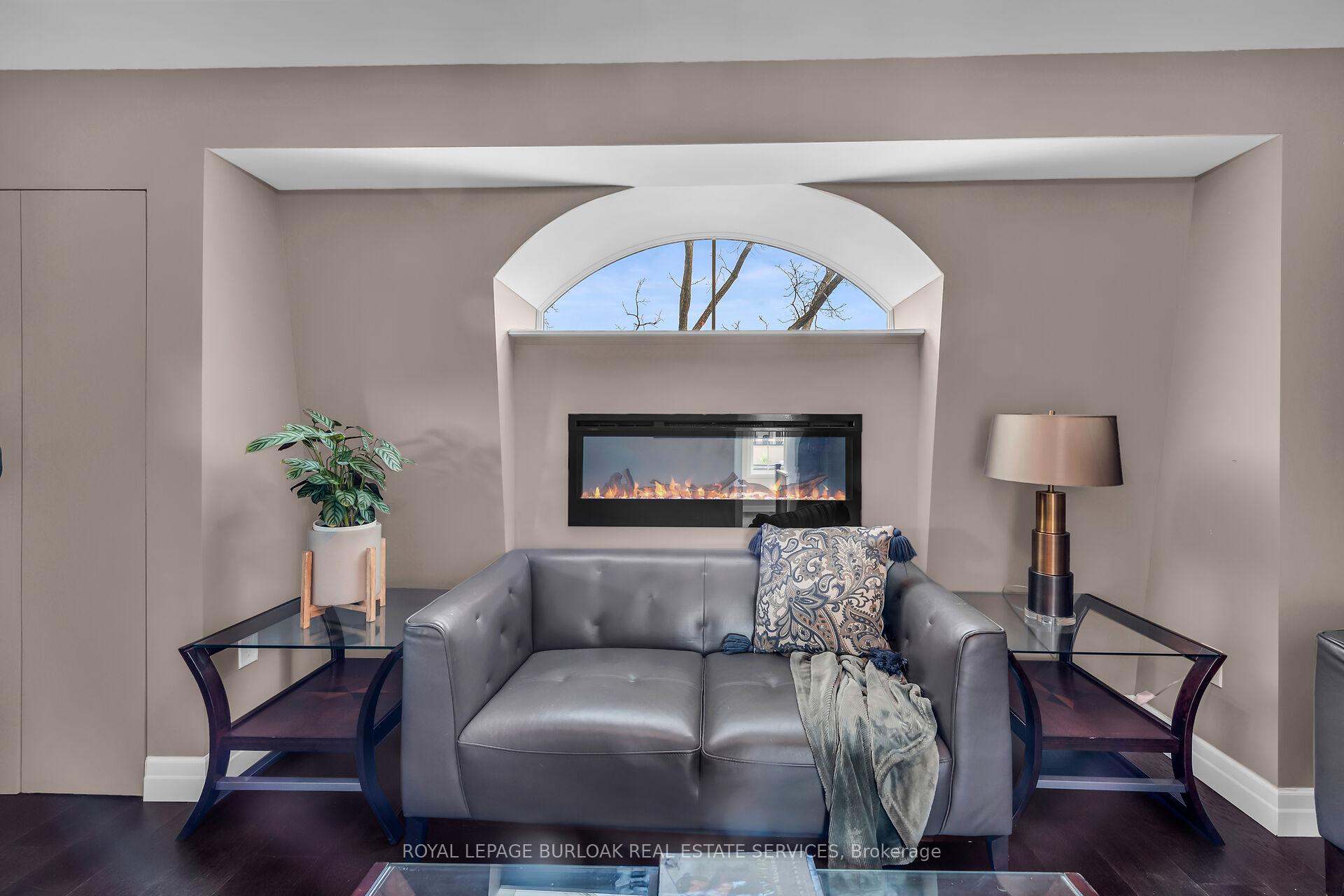 3 Bedrooms Condo at 509 Elizabeth,  Burlington For sale