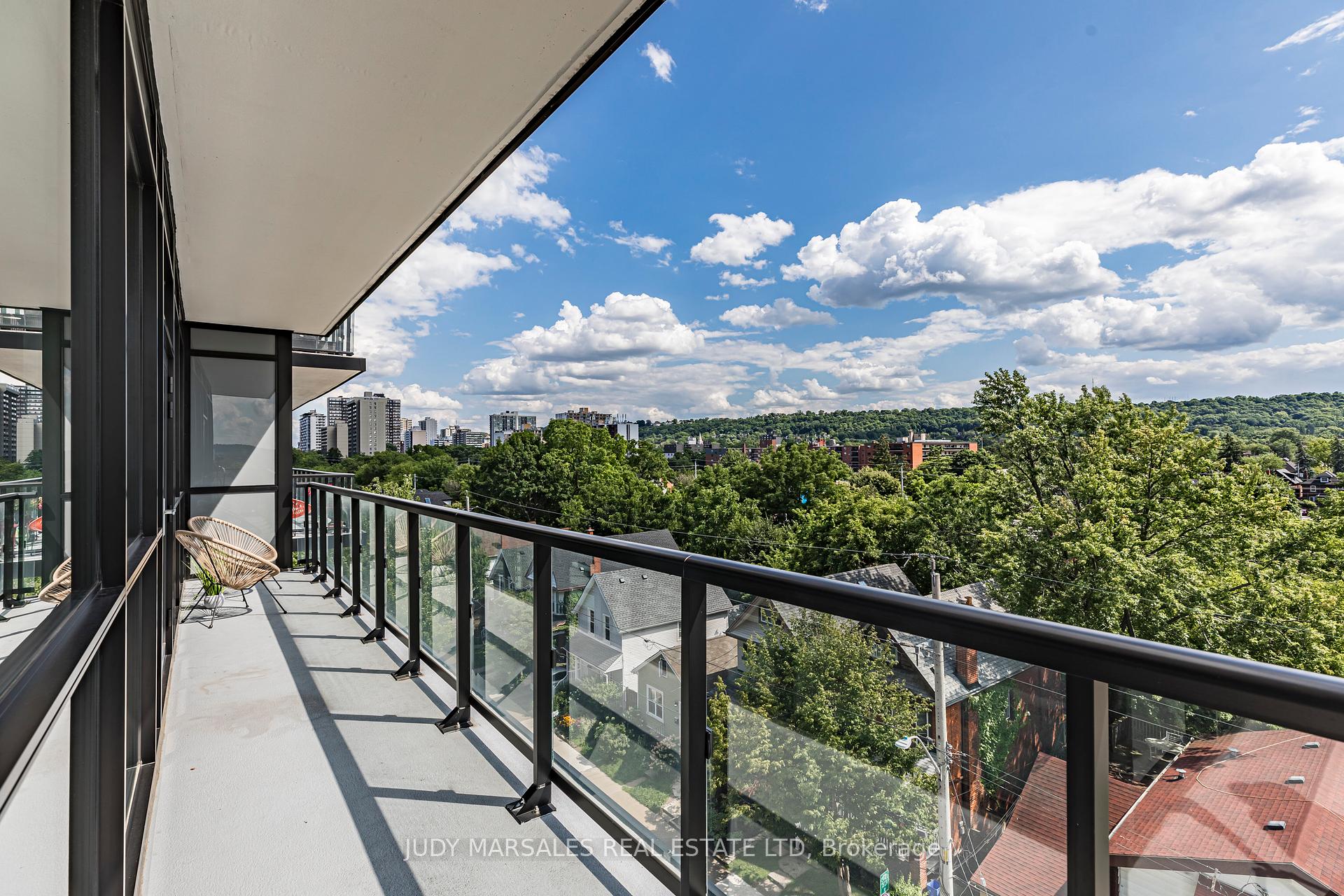 2 Bedrooms Condo at 101 Locke,  Hamilton For sale