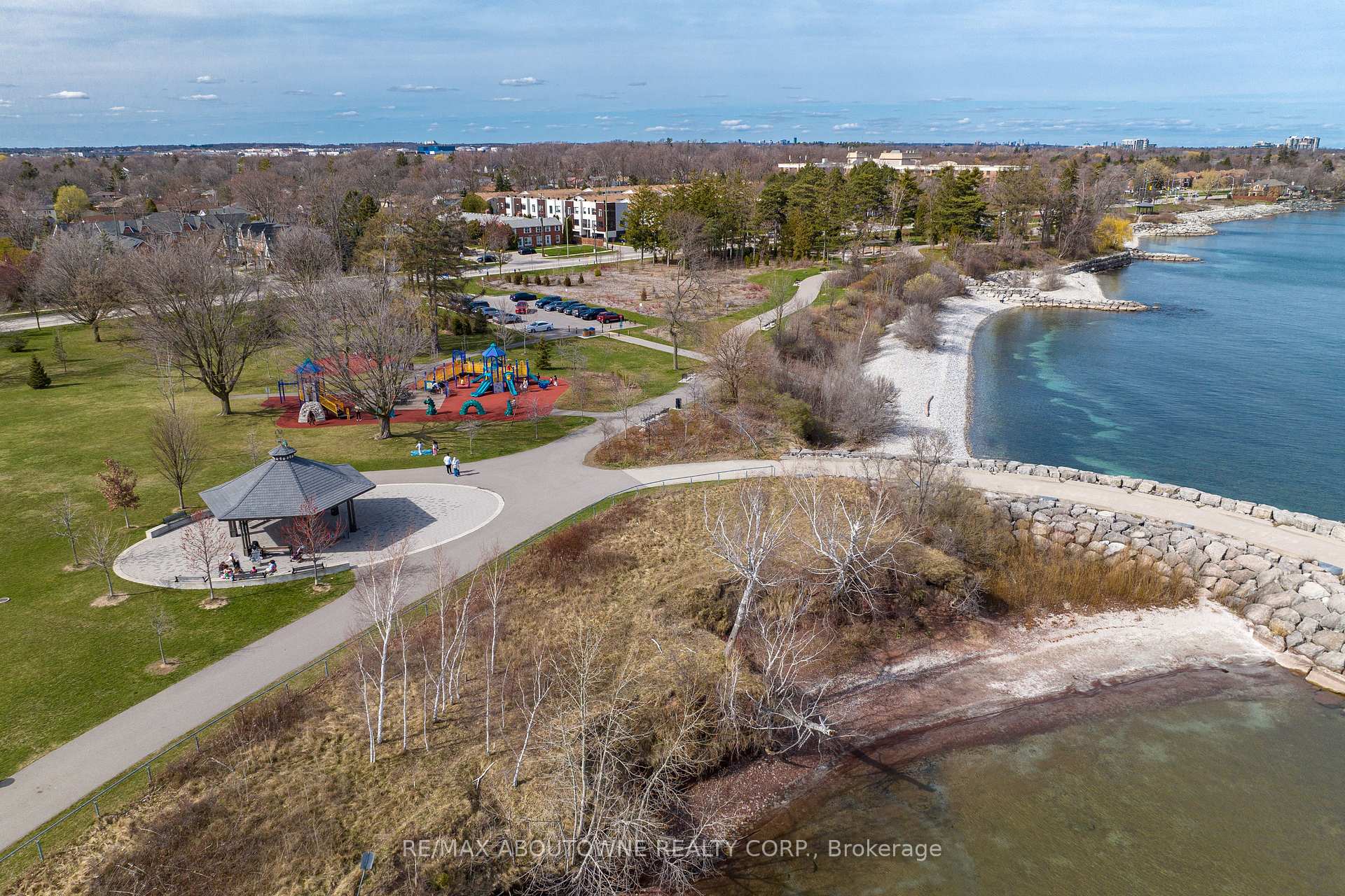 3 Bedrooms Condo at 233 Duskywing, Oakville For sale
