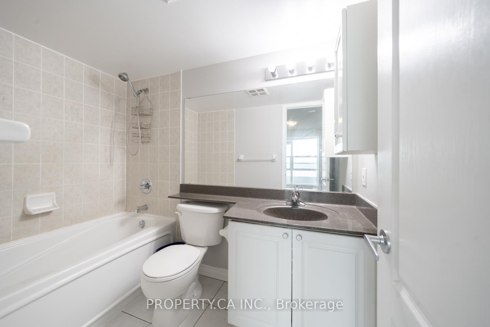 2 Bedrooms Condo at 33 Elm, Mississauga For sale