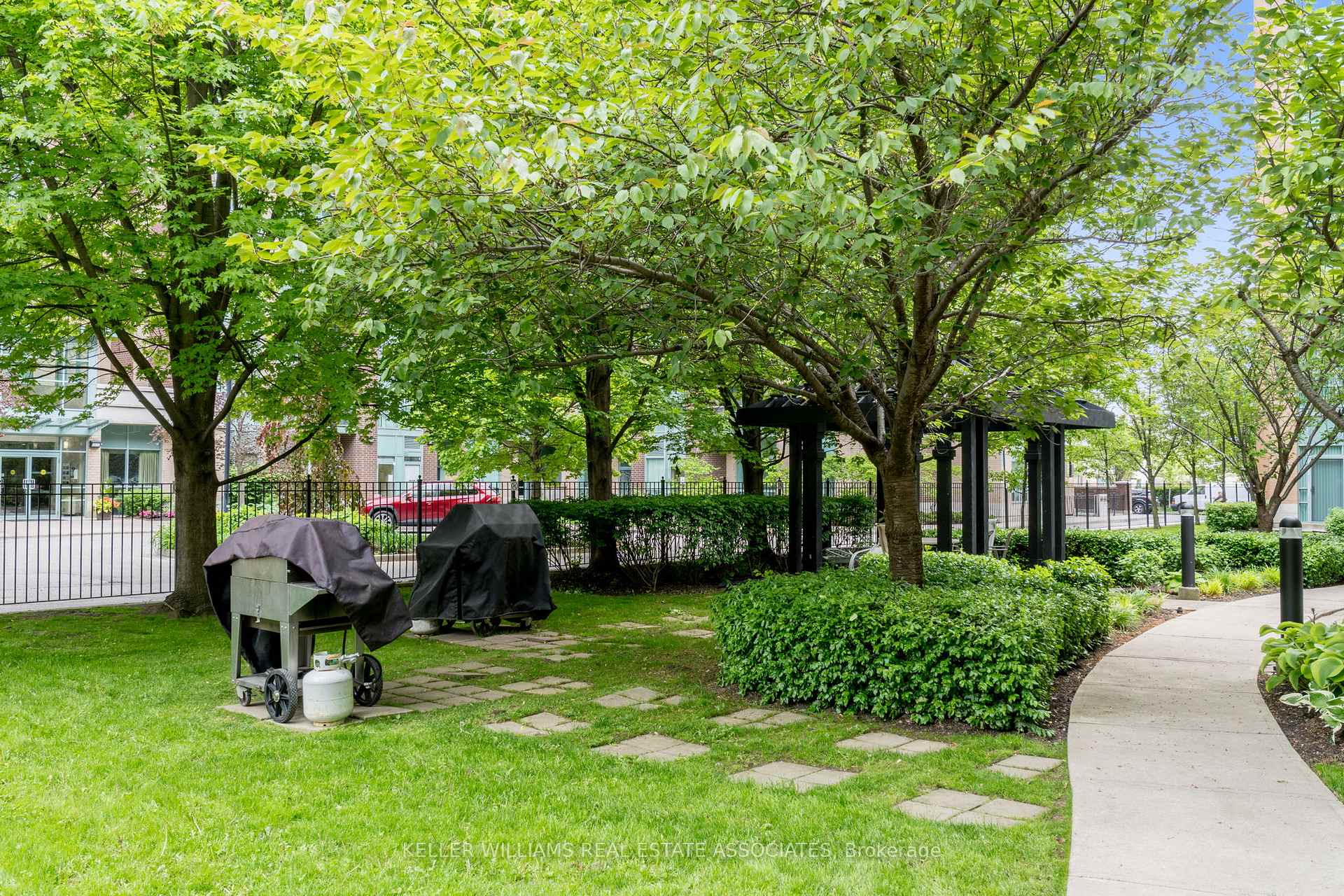 1 Bedroom Condo at 15 Michael Power, Toronto For sale