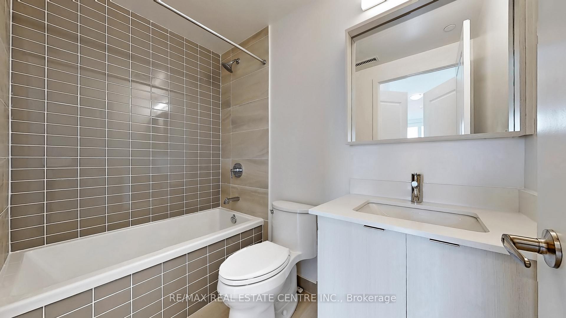 3 Bedrooms Condo at 4655 Metcalfe,  Mississauga For sale
