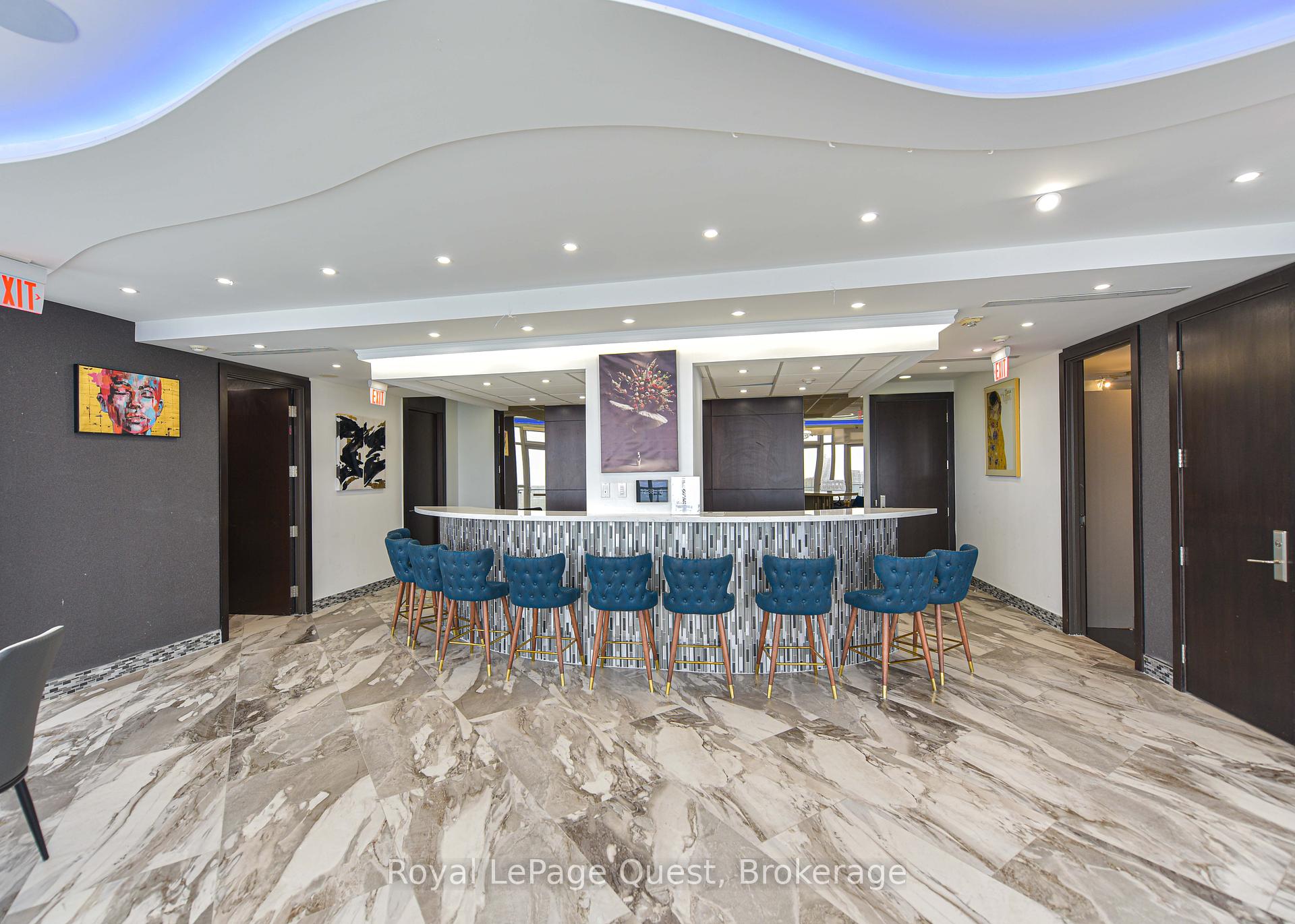 2 Bedrooms Condo at 50 Absolute, Mississauga For sale