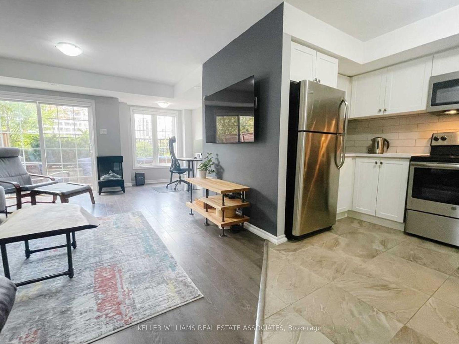 3 Bedrooms Condo at 2441 Greenwich, Oakville For sale