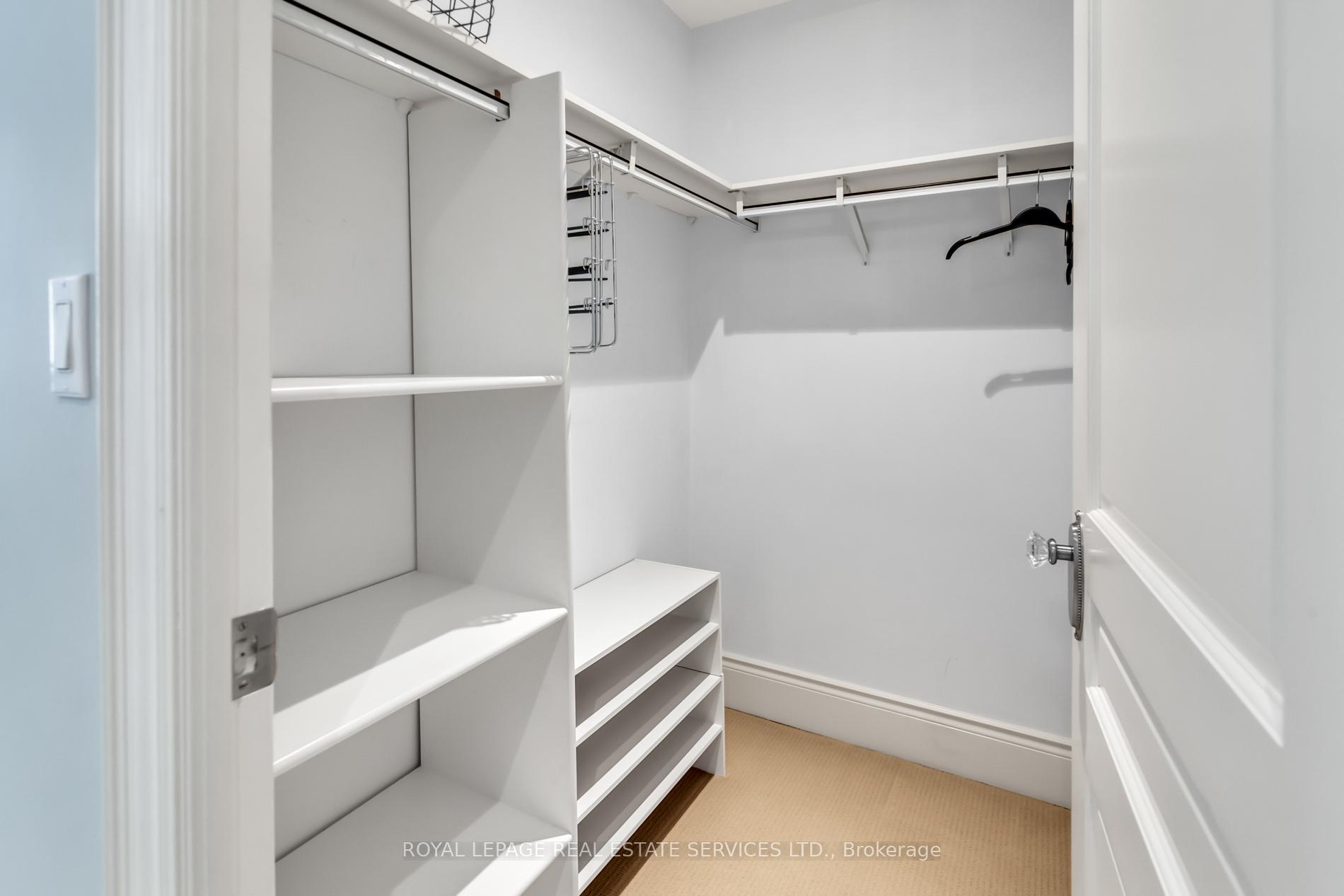 3 Bedrooms Condo at 10 Bellair, Toronto For sale