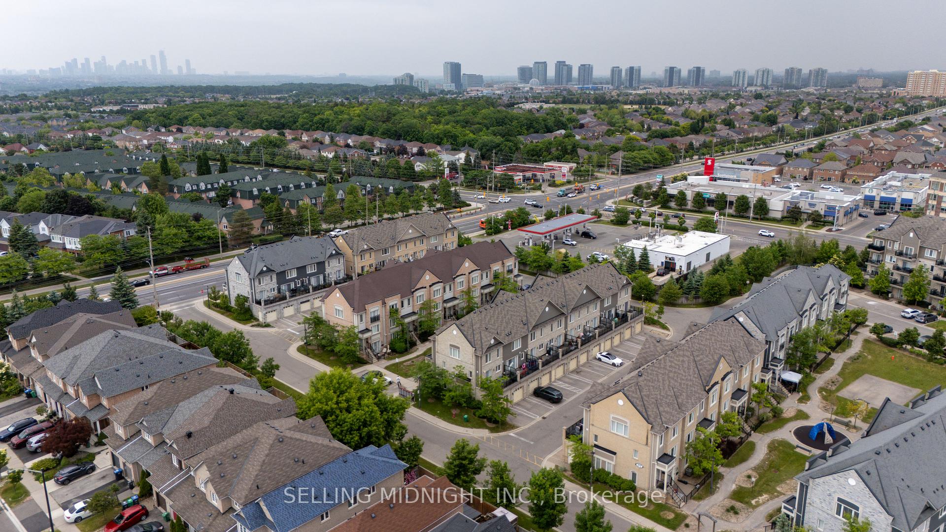 2 Bedrooms Condo at 5650 WINSTON CHURCHILL, Mississauga For sale