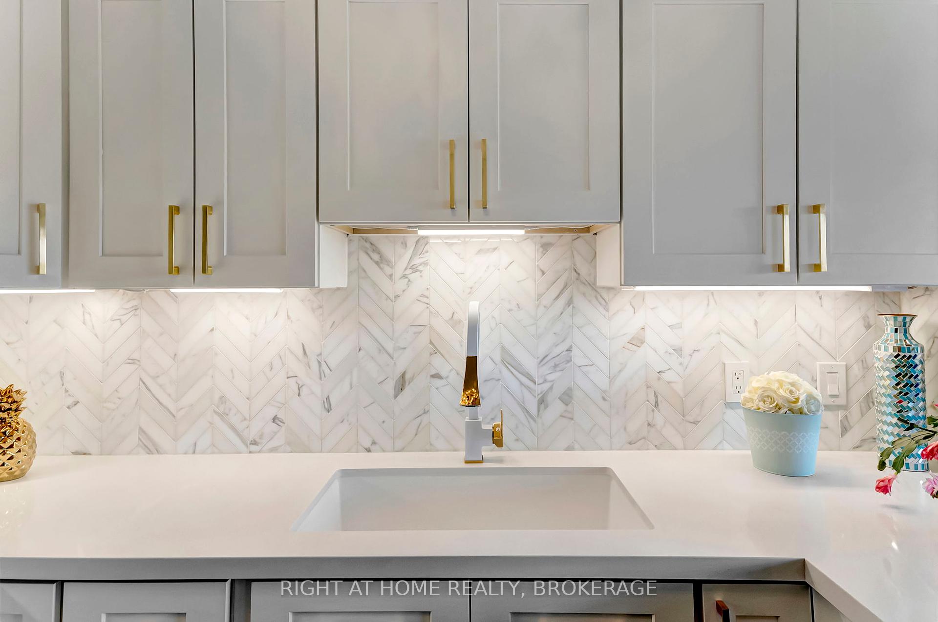 1 Bedroom Condo at 2190 Lakeshore, Burlington For sale