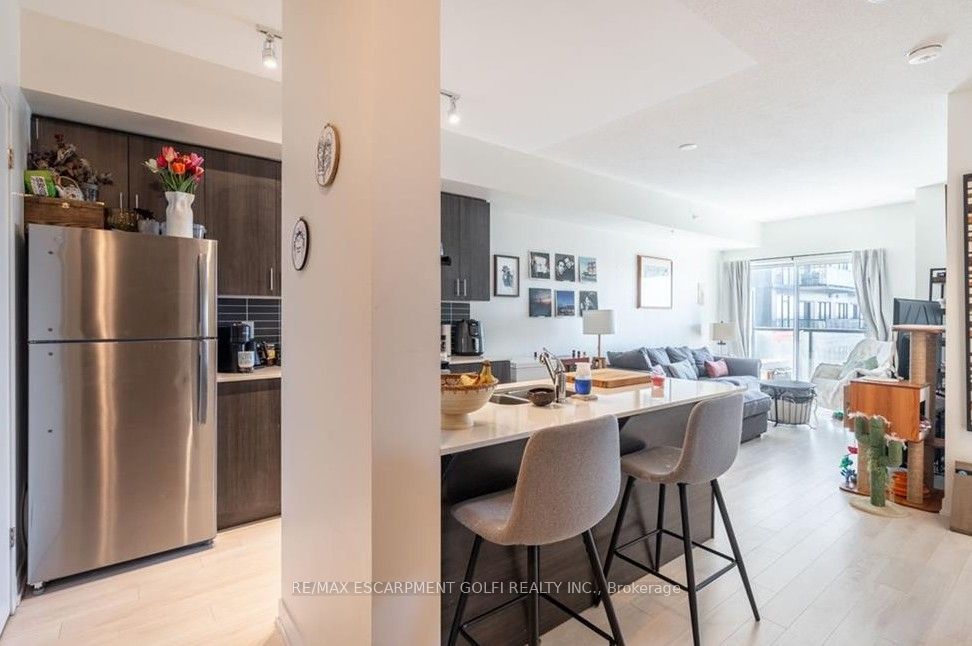 550 North Service Road, #404