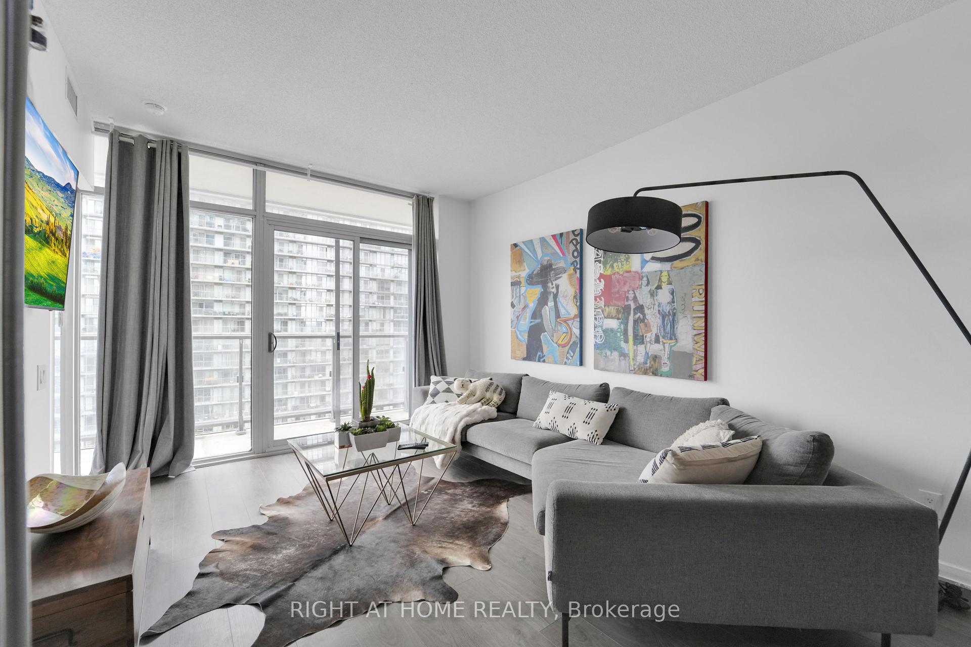 2 Bedrooms Condo at 105 THE QUEENSWAY, Toronto For sale