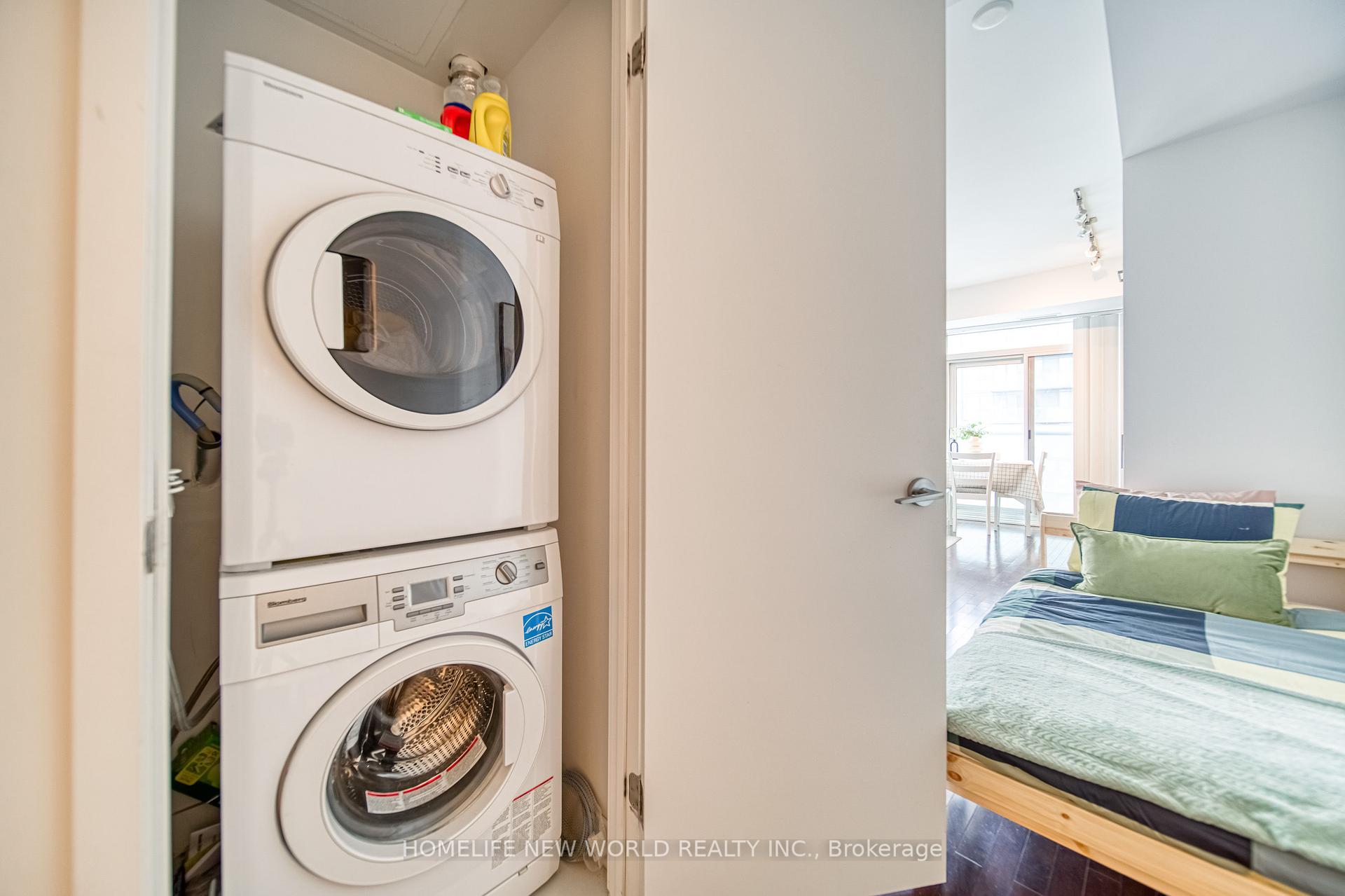 1 Bedroom Condo at 14 York, Toronto For sale