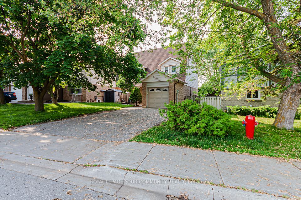 241 Currey Crescent, Newmarket, ON L3Y 5M7