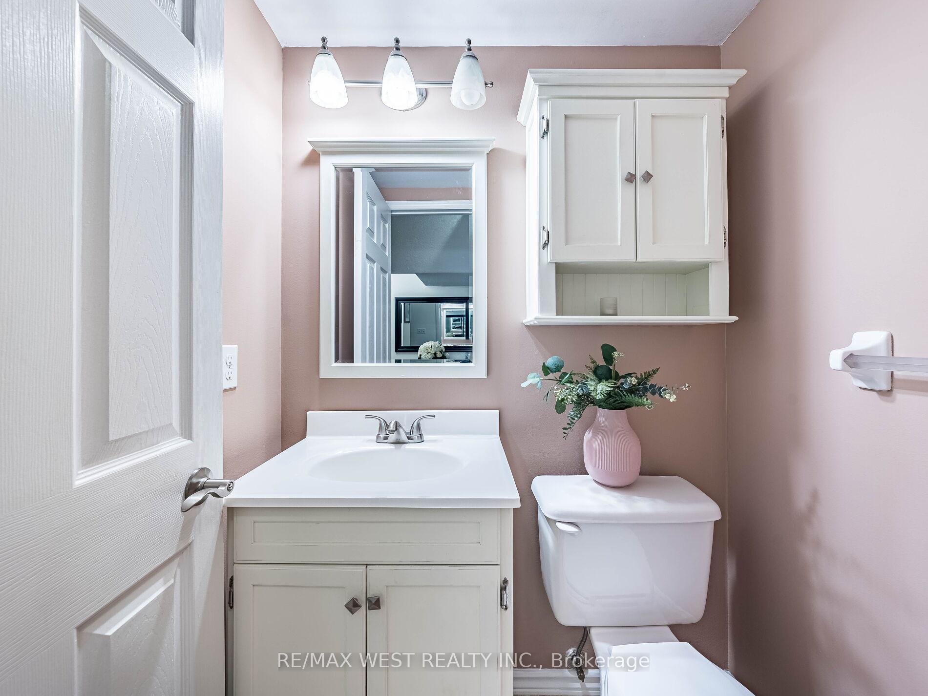 4 Bedrooms Condo at 1168 Arena, Mississauga For sale
