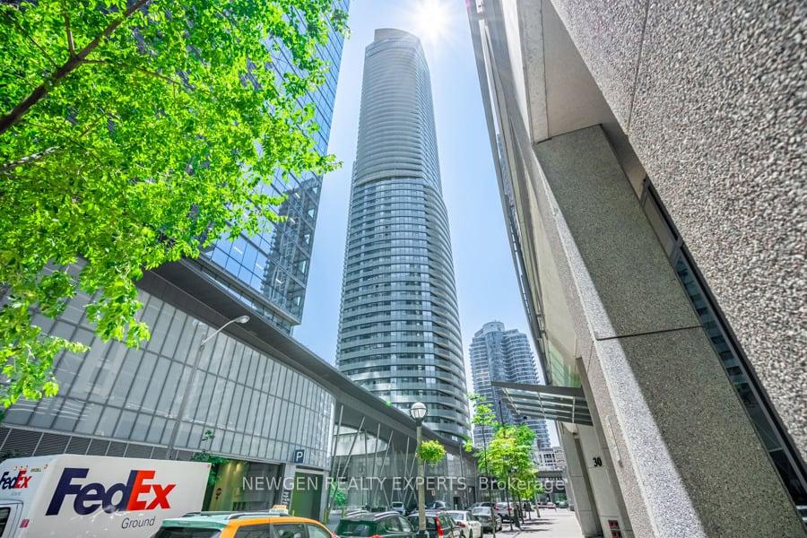 3 Bedrooms Condo at 12 York, Toronto For sale
