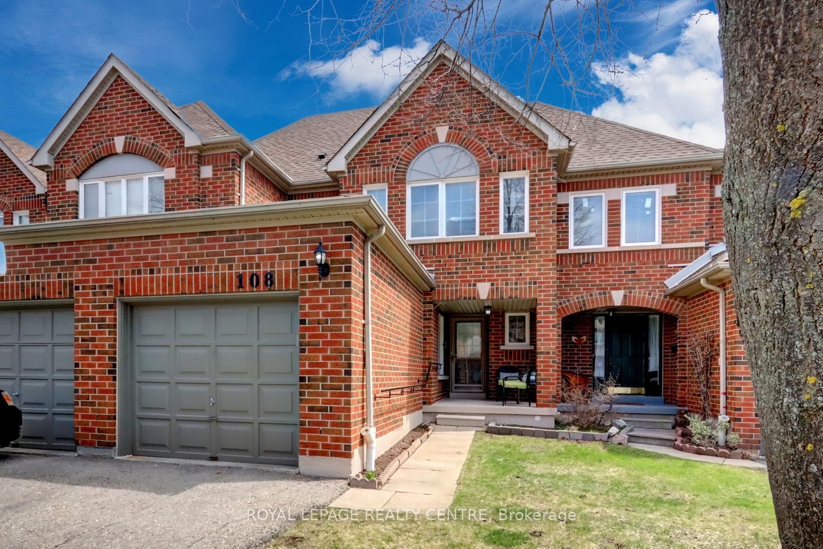 3 Bedrooms Condo at 5230 Glen Erin, Mississauga For sale