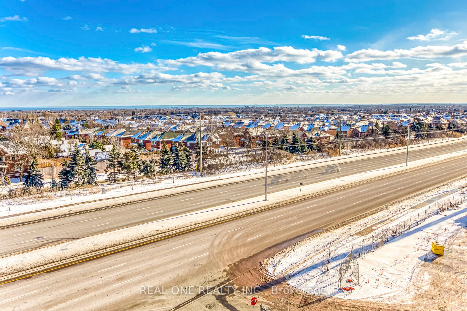 2 Bedrooms Condo at 95 Dundas, Oakville For sale