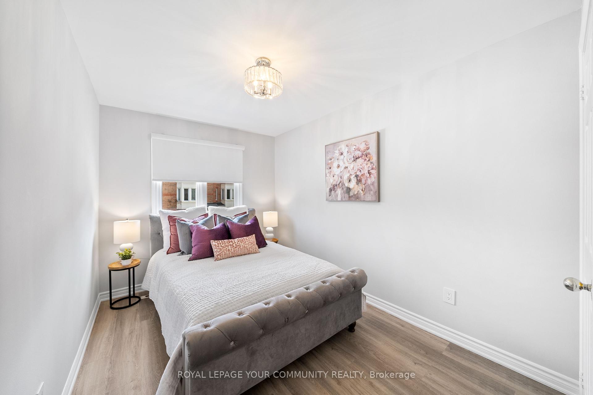 3 Bedrooms Condo at 151 Townsgate,  Vaughan For sale
