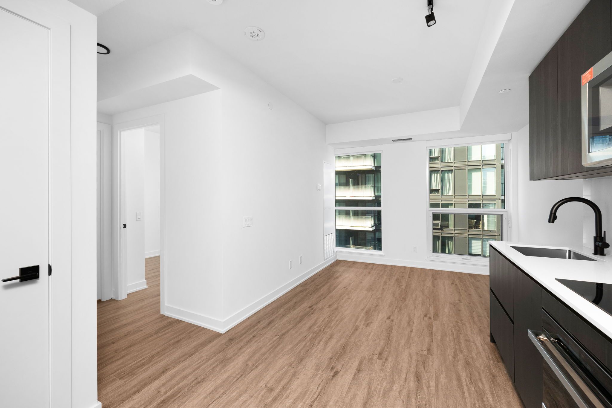 327 King Street W 3605