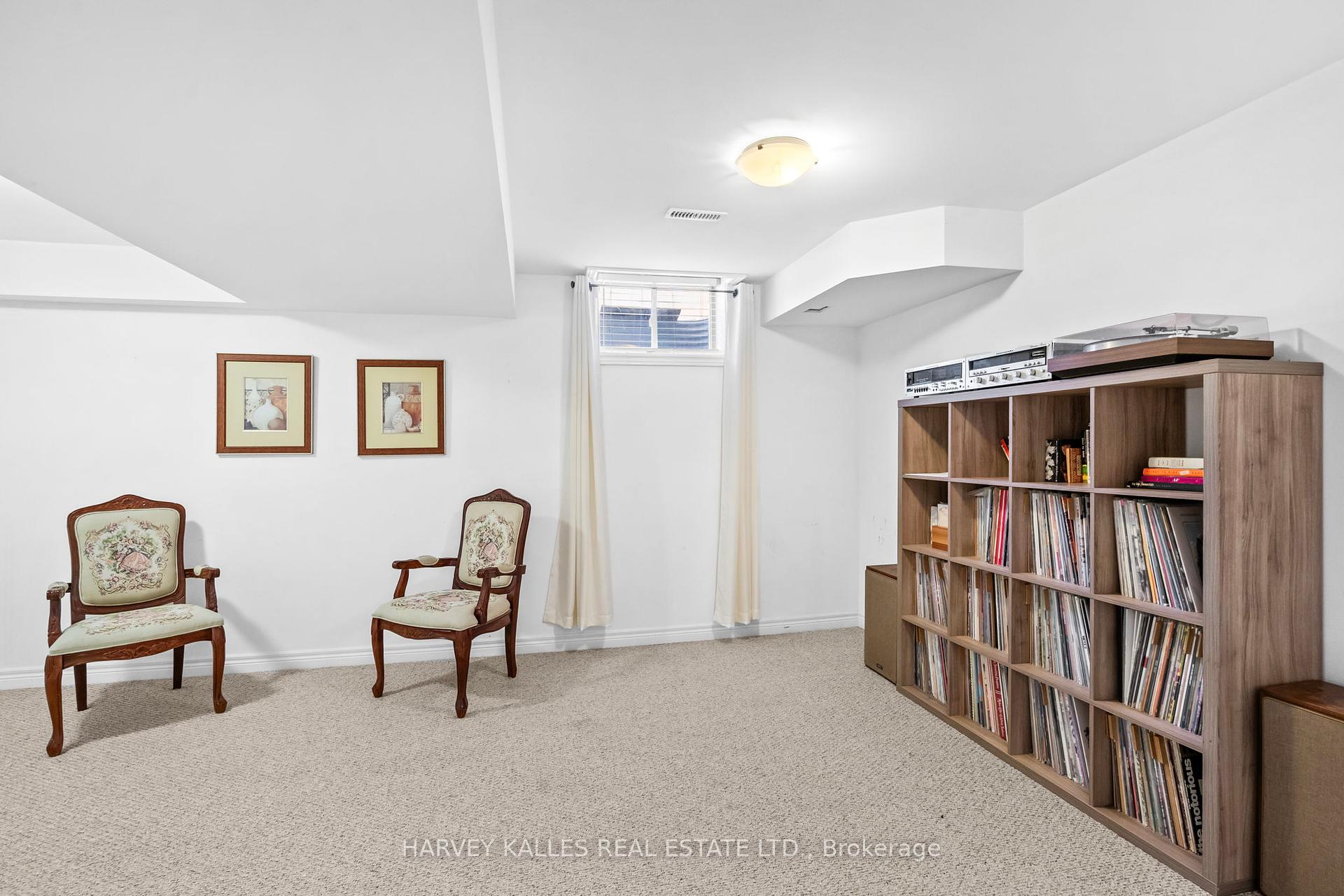 3 Bedrooms Condo at 3003 Glover, Burlington For sale