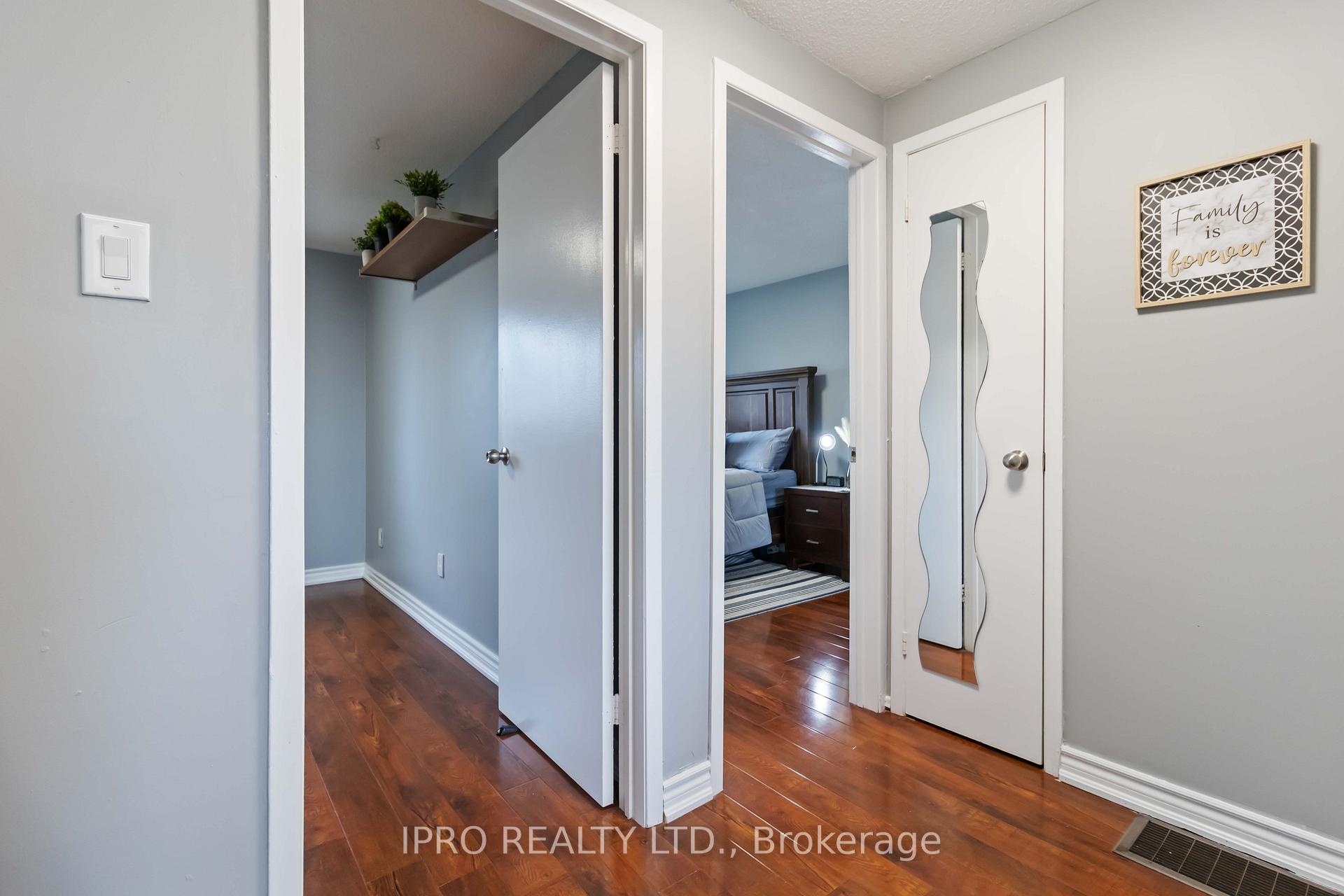3 Bedrooms Condo at 3345 Silverado, Mississauga For sale