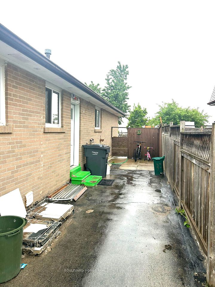 33 Archdekin Drive, Brampton, ON L6V 1Y1