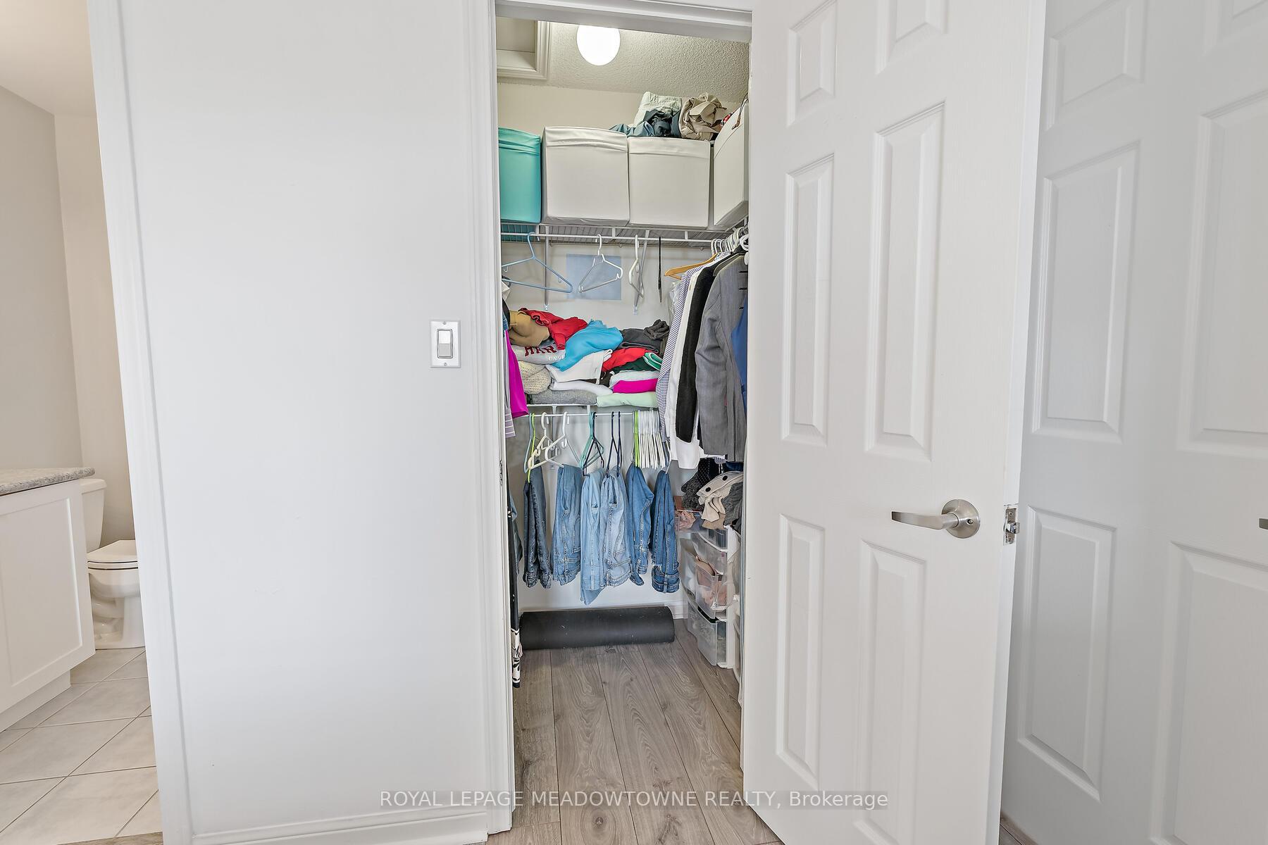 2 Bedrooms Condo at 2614 Dashwood, Oakville For sale