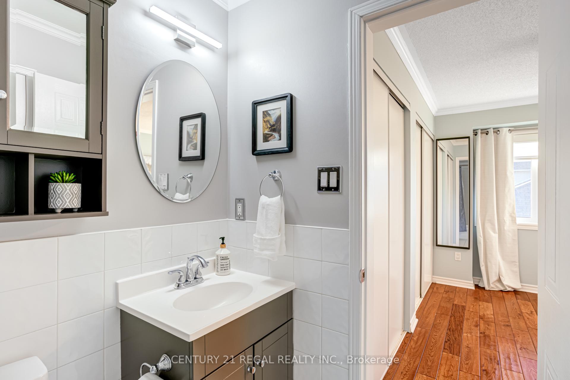 3 Bedrooms Condo at 45 Bristol, Mississauga For sale