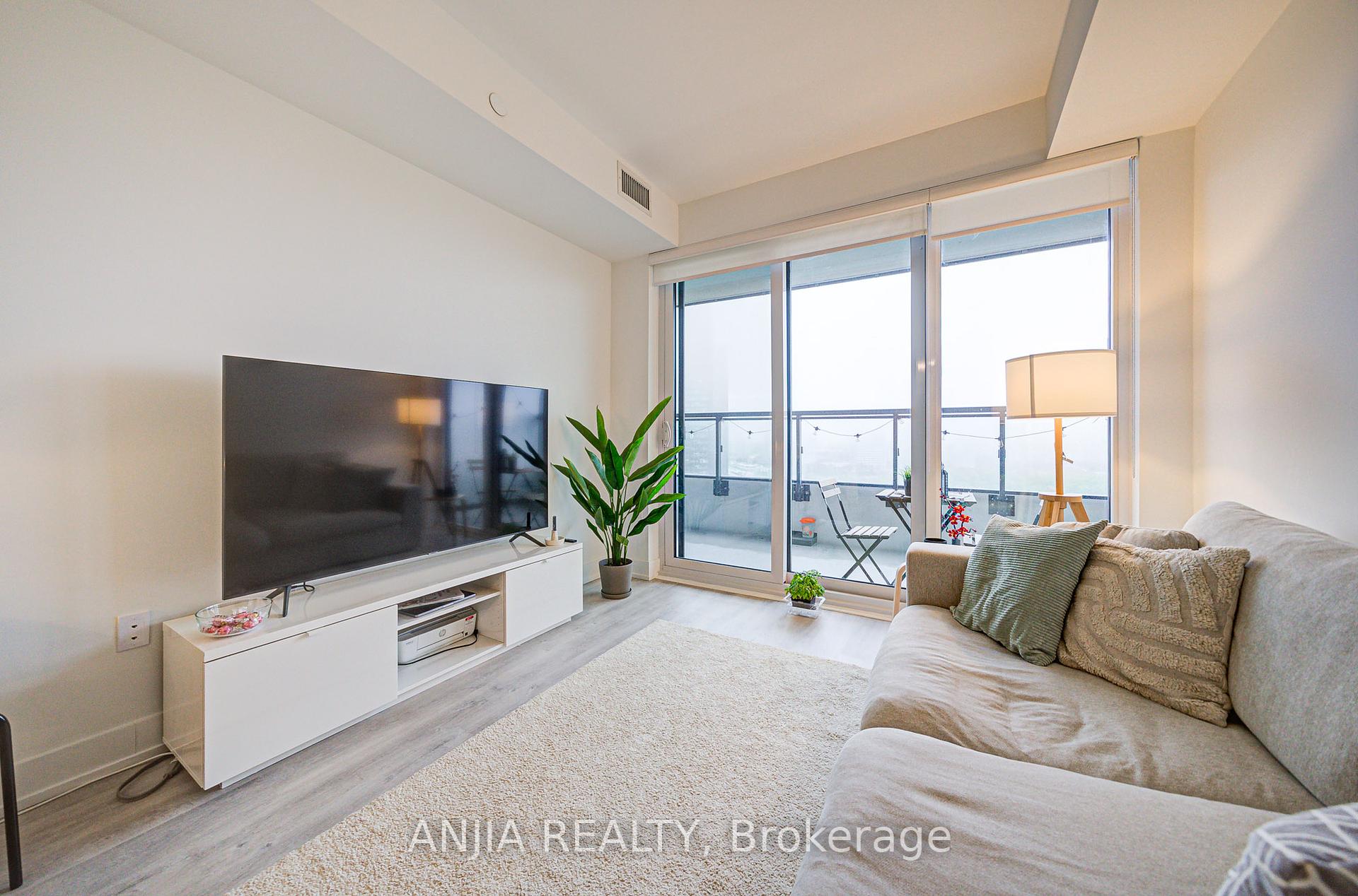 2 Bedrooms Condo at 30 Inn On The Park, Toronto For sale
