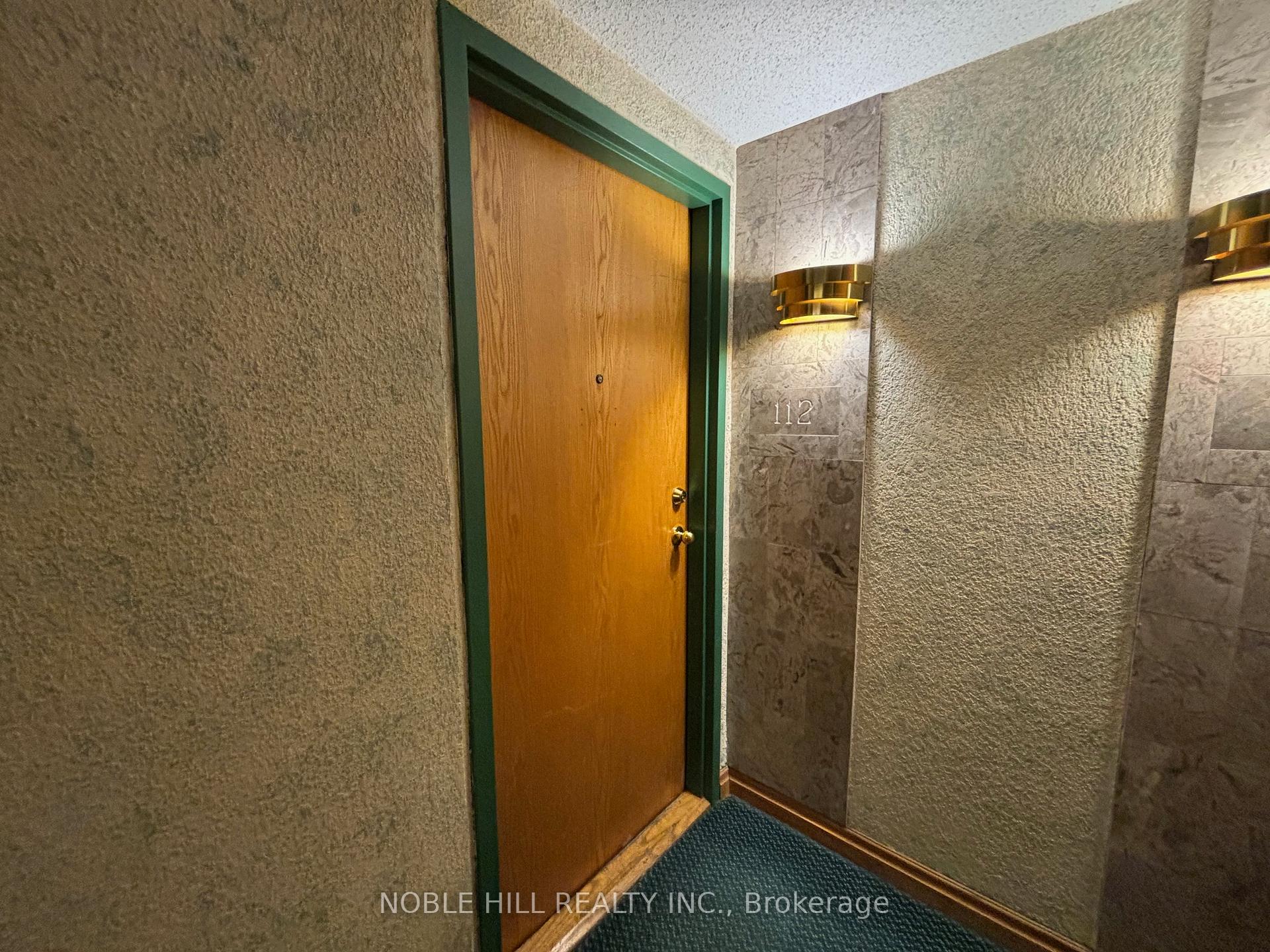 2 Bedrooms Condo at 61 markbrook,  Toronto For sale