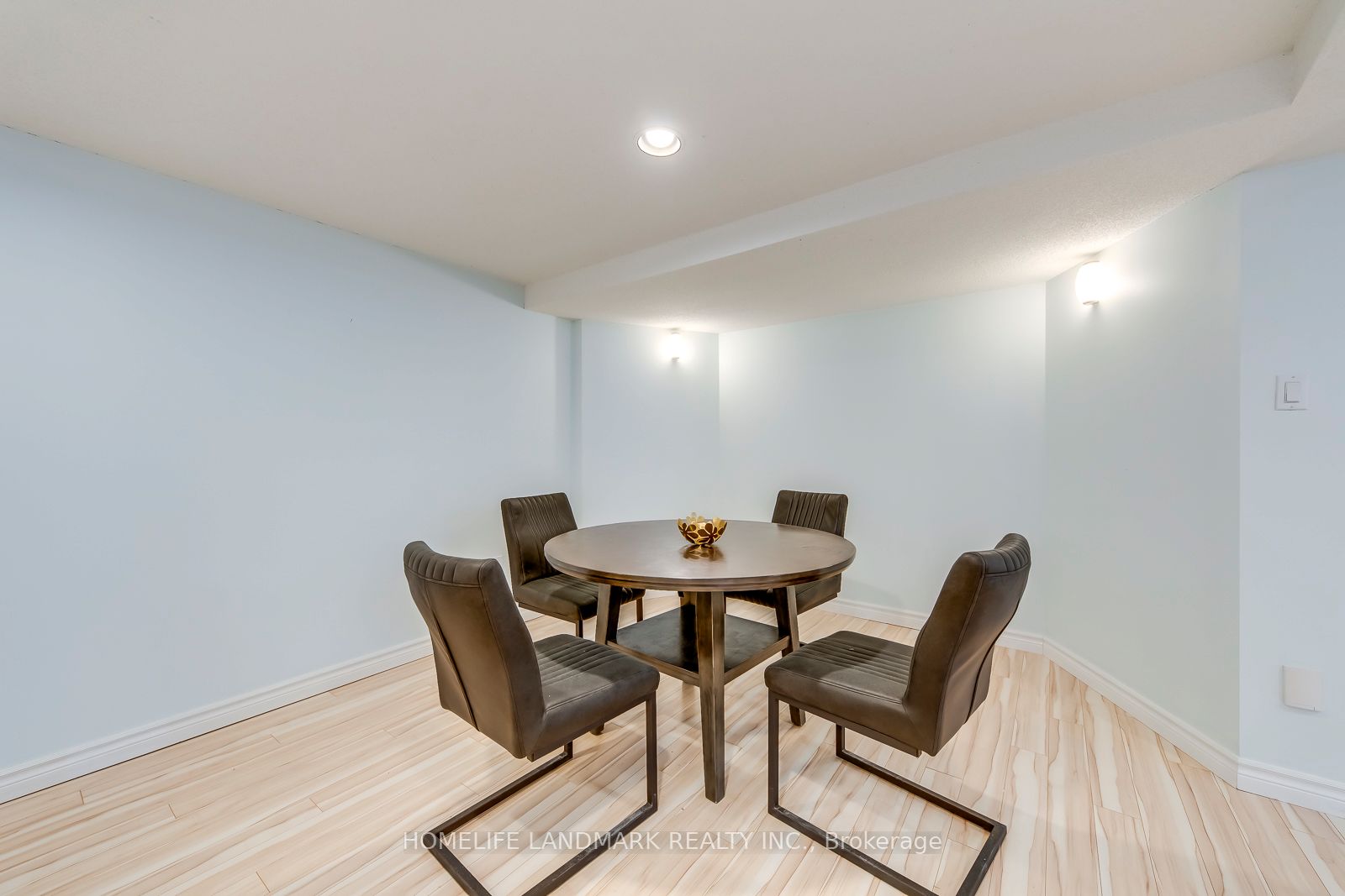503 BLENHEIM Crescent