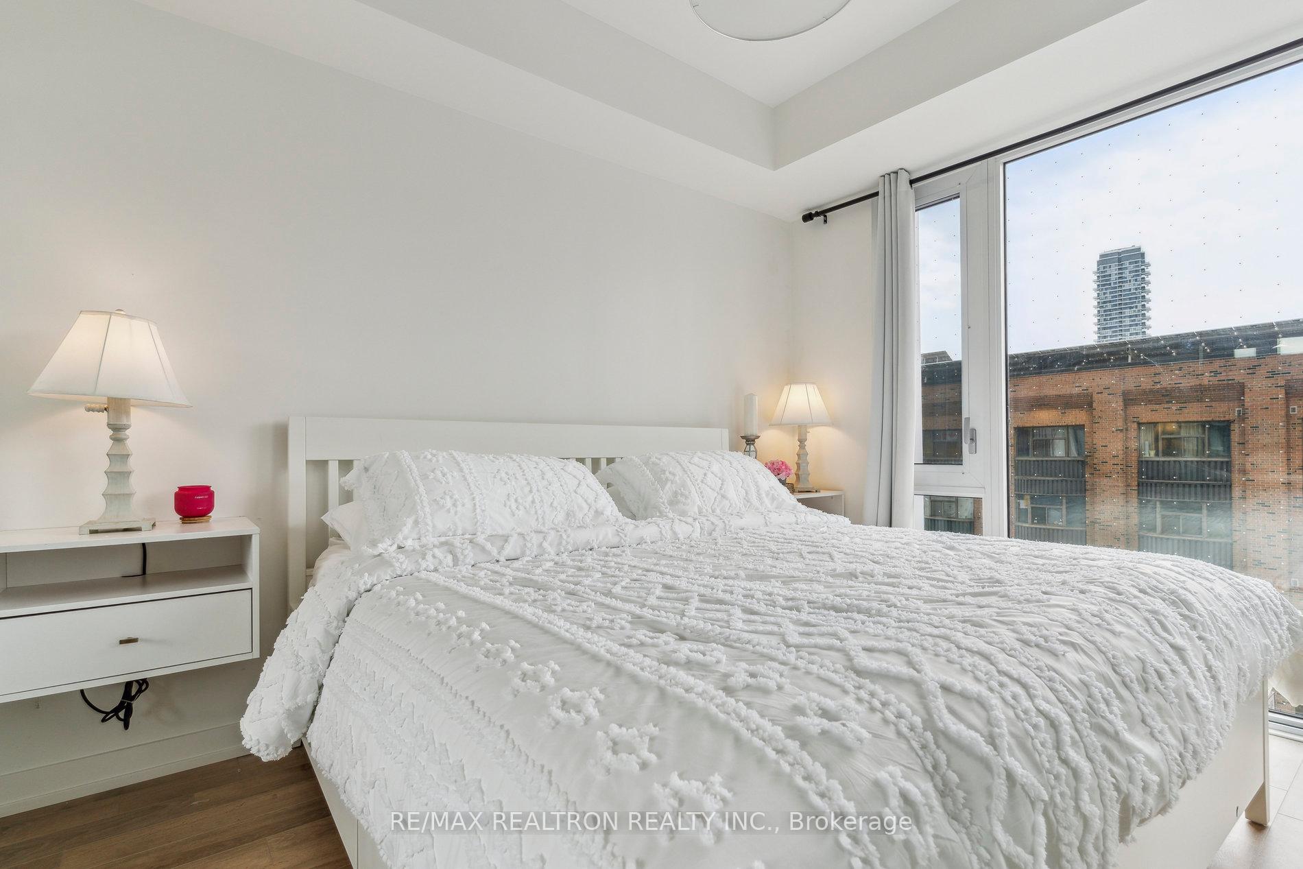 2 Bedrooms Condo at 158 Front, Toronto For sale