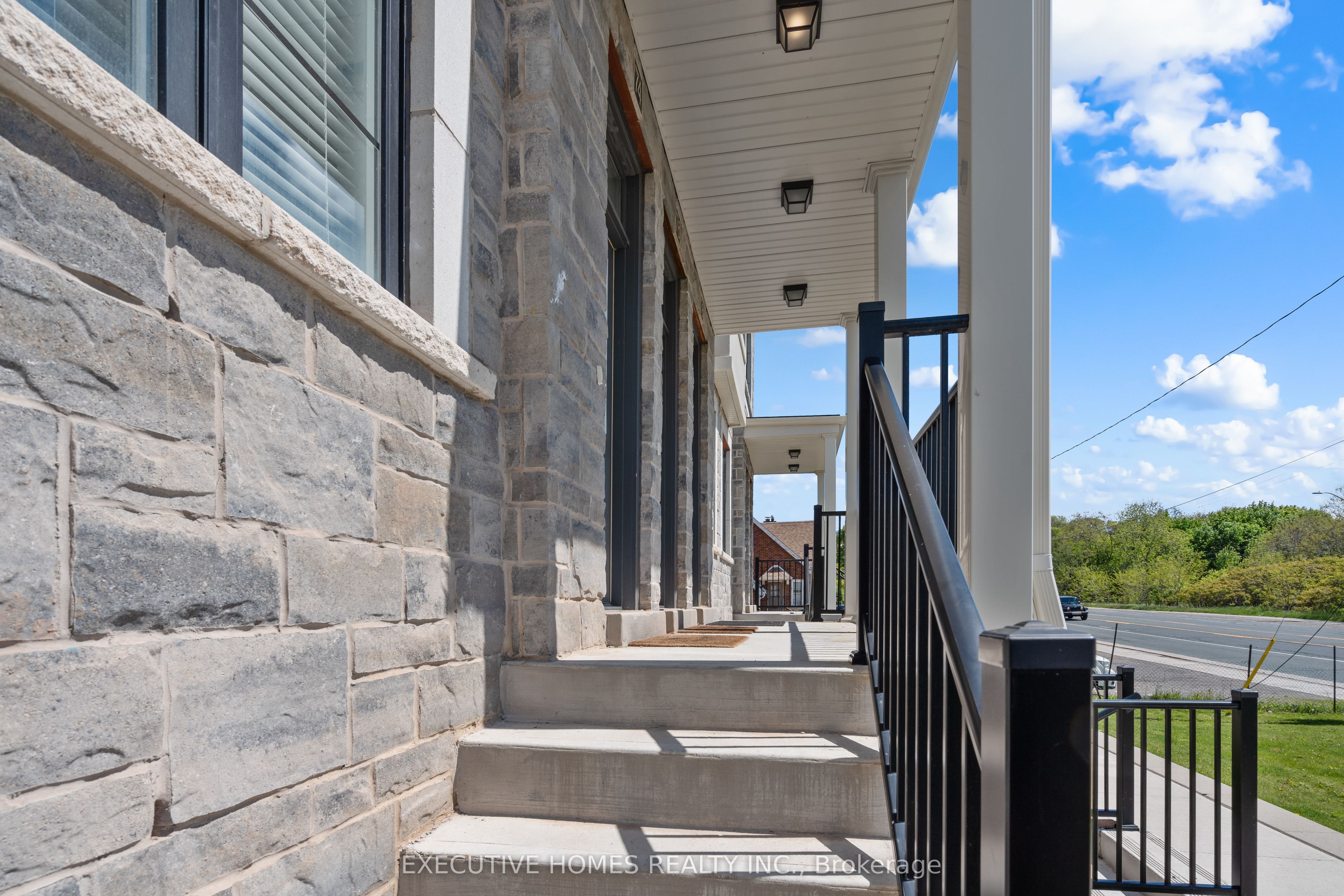 383 Dundas Street E, #74